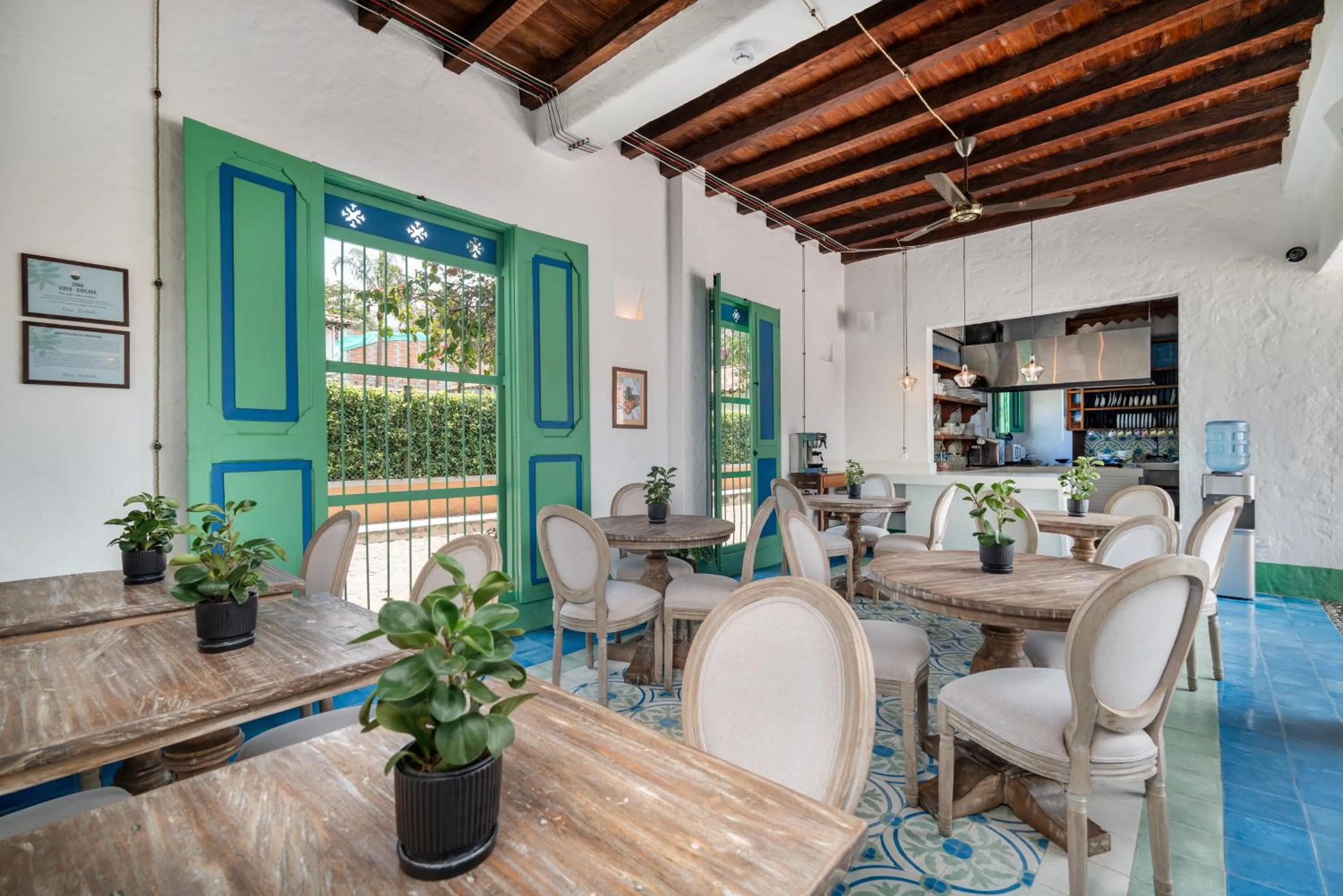Restaurant/places to eat in Casa Cedrela Hotel Boutique -Cauca Viejo- Mayores de 14 años