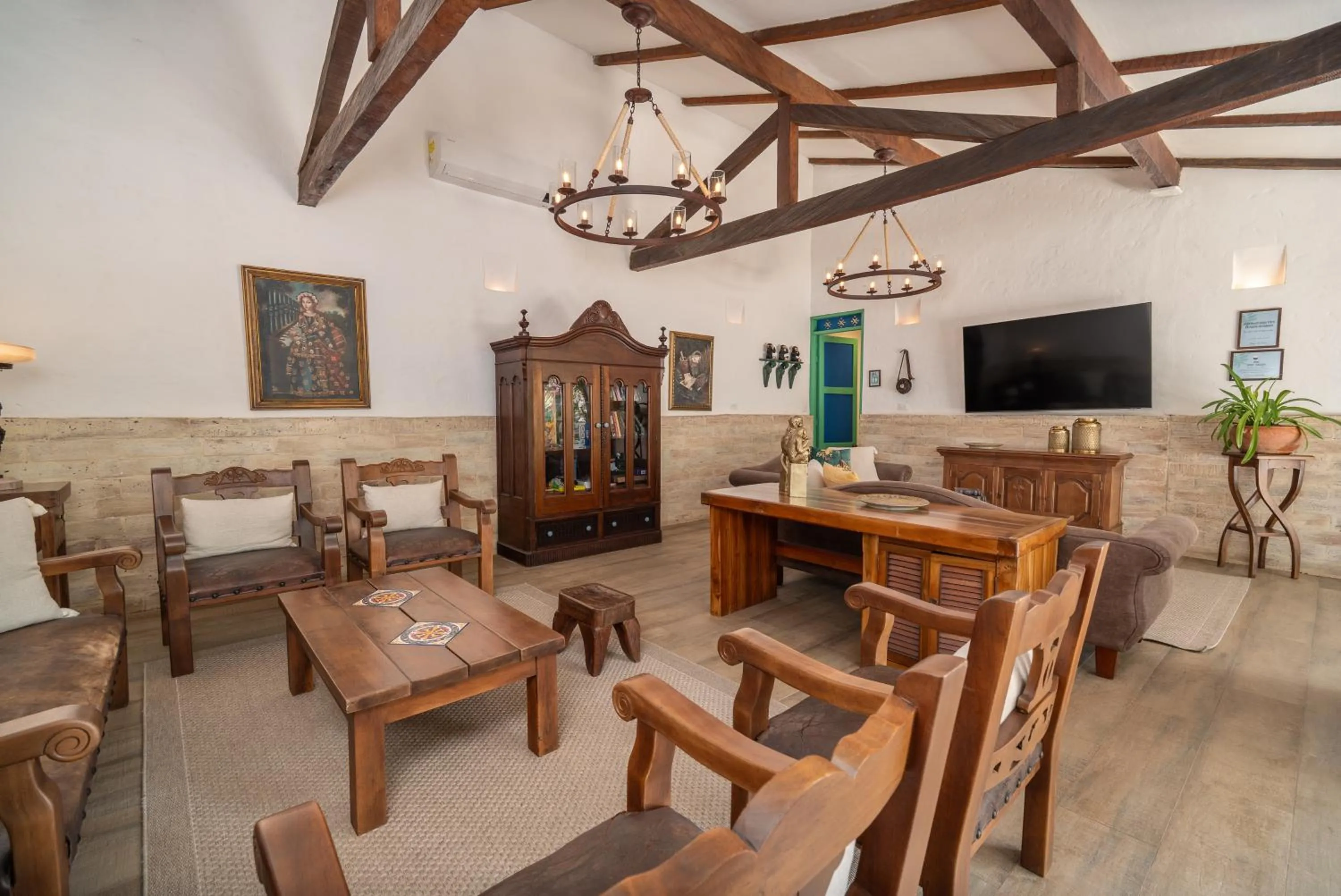 Communal lounge/ TV room in Casa Cedrela Hotel Boutique -Cauca Viejo- Mayores de 14 años