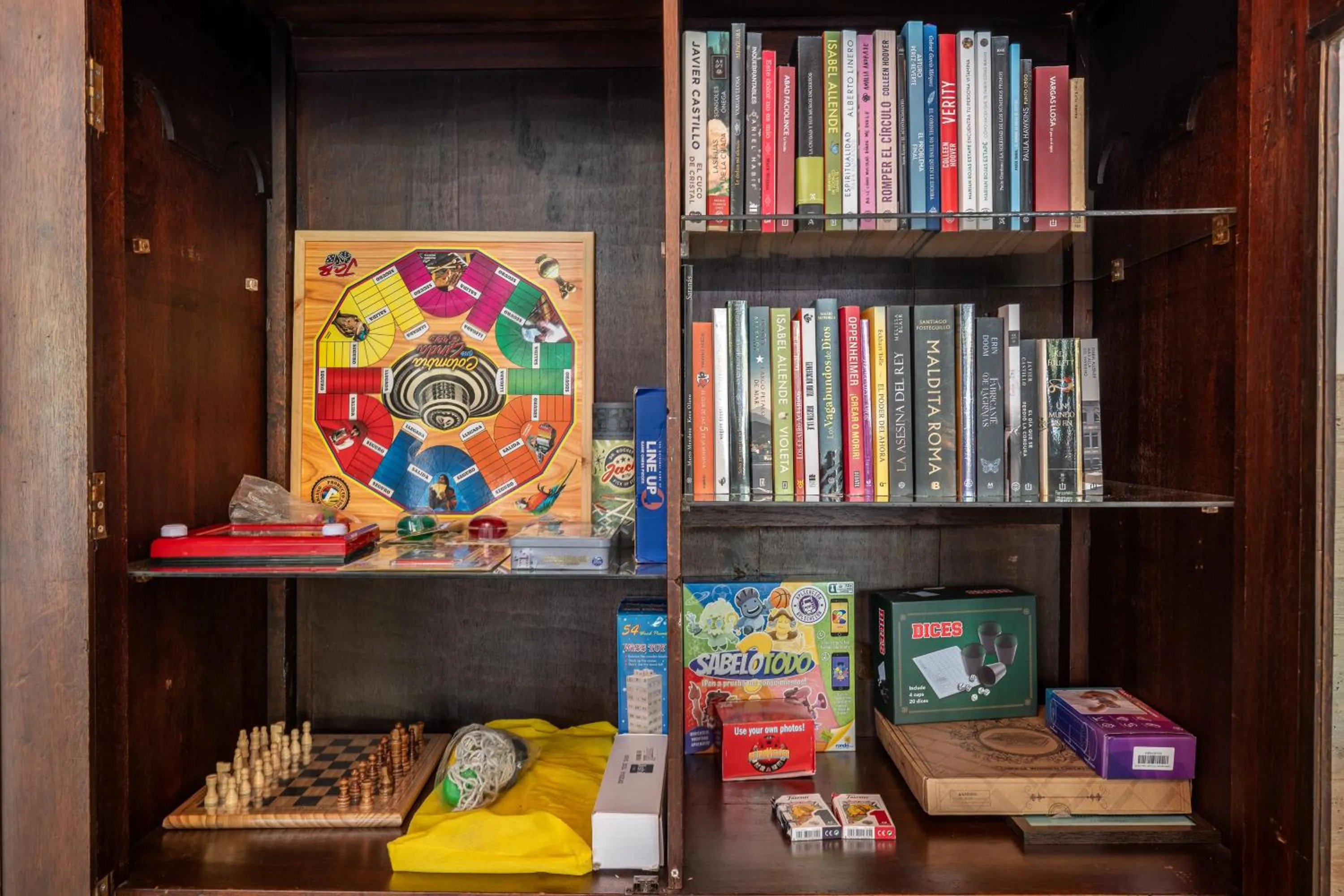 Library in Casa Cedrela Hotel Boutique -Cauca Viejo- Mayores de 14 años