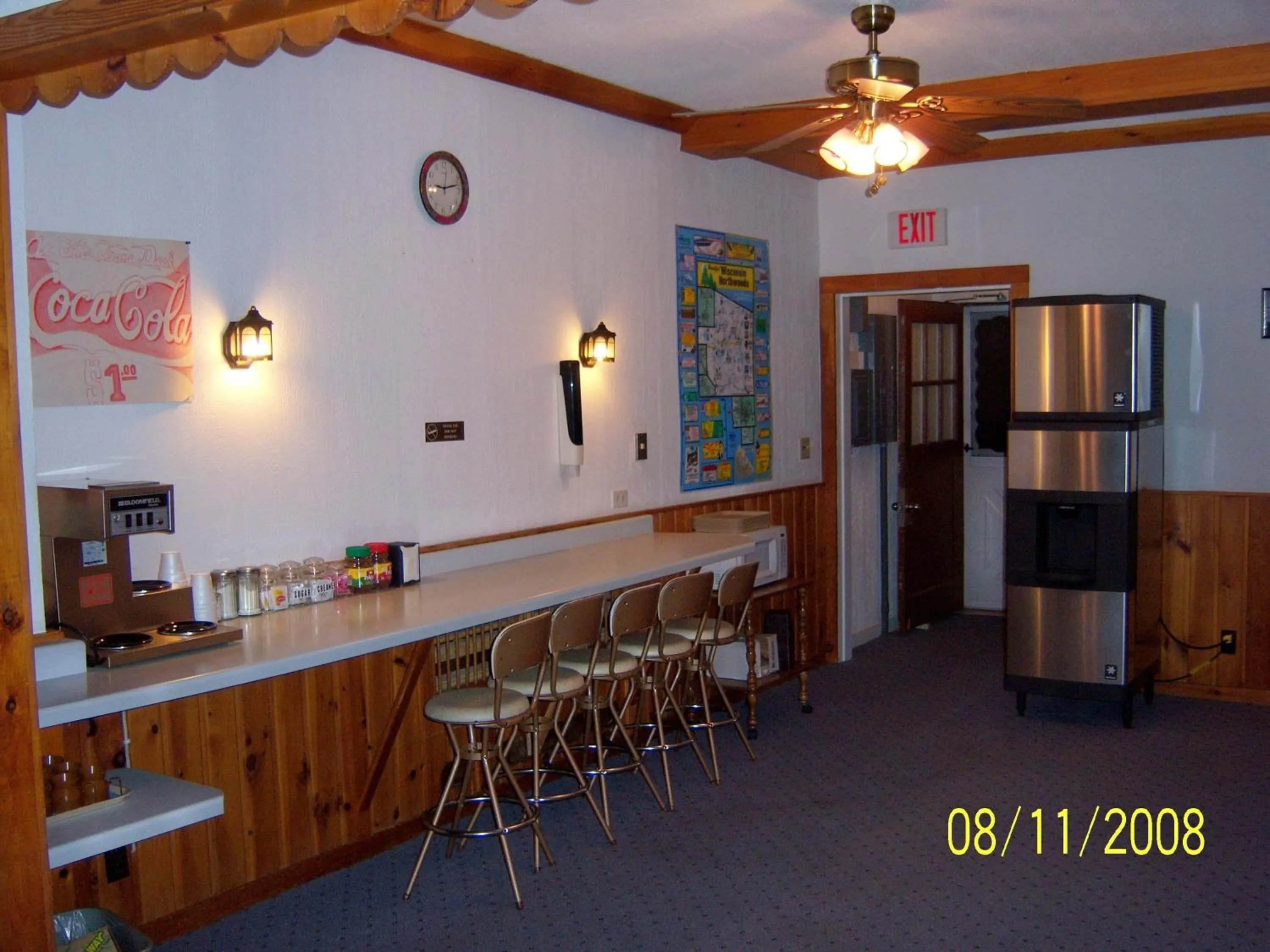 Restaurant/places to eat in Travelers Inn Motel