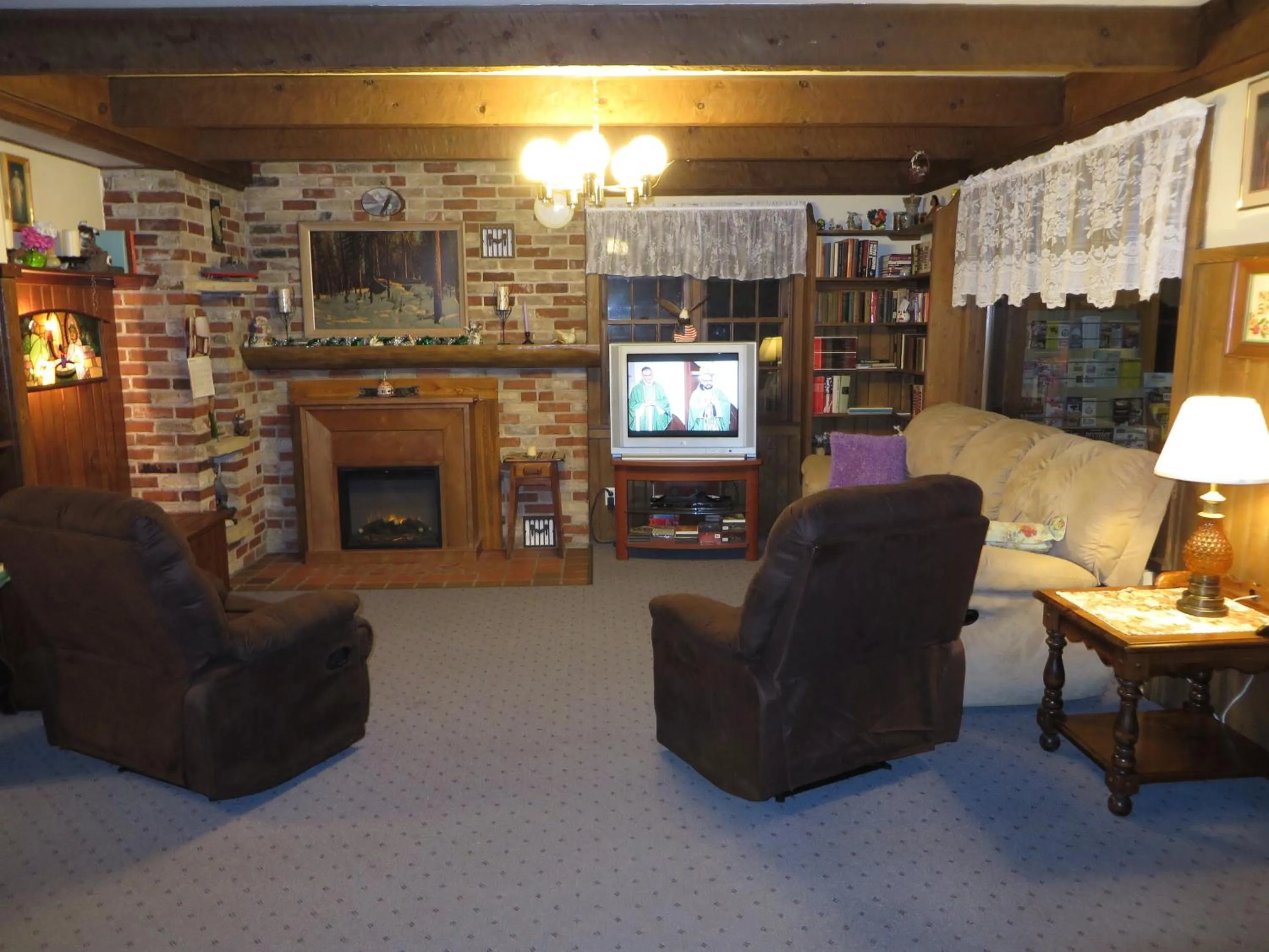 Living room in Travelers Inn Motel