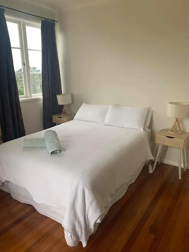 Double Room with Balcony and Shared Bathroom in Kiwi Heritage Homestay Double Room with Balcony and Shared Bathroom in Kiwi Heritage Homestay