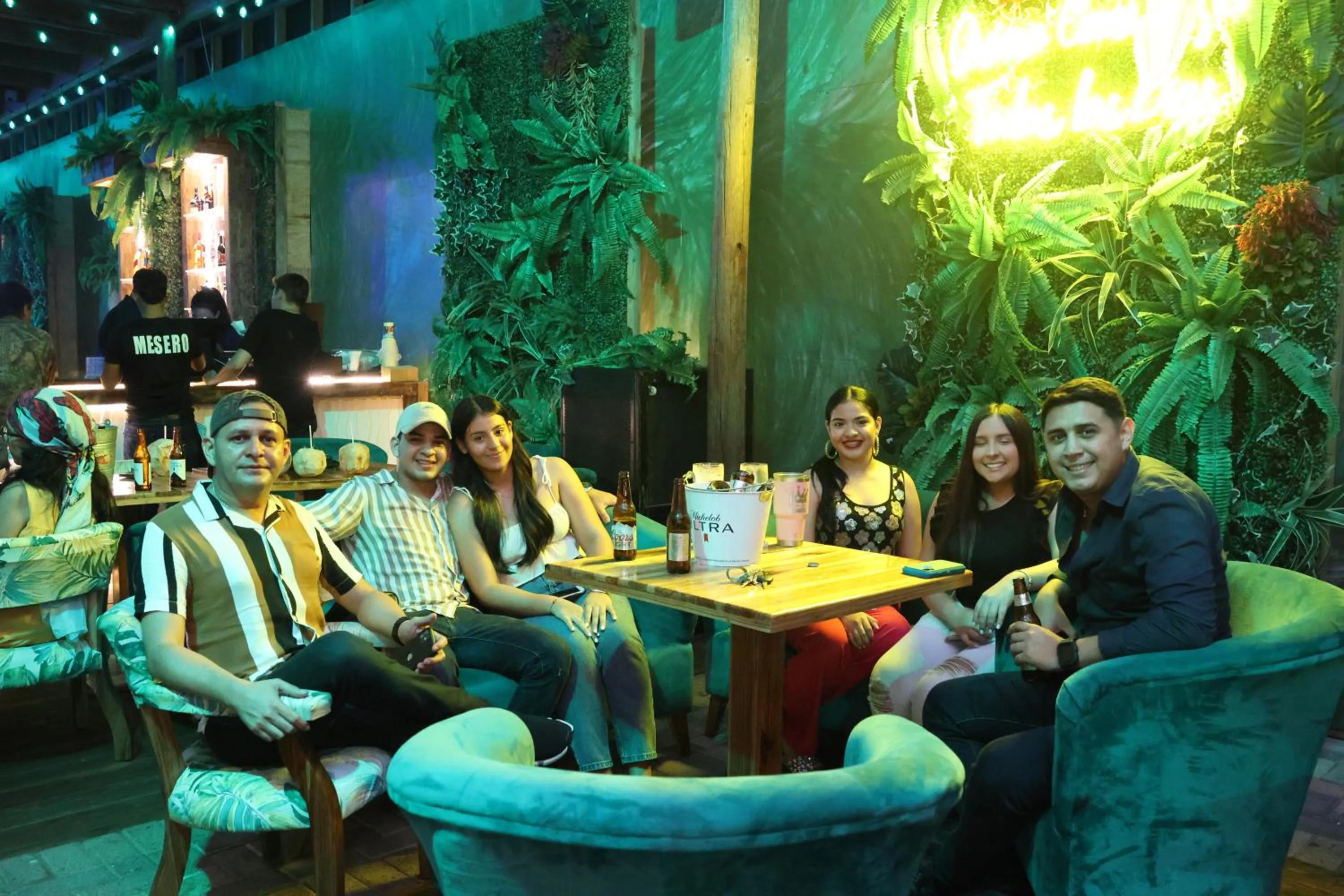 Restaurant/places to eat in Hotel Partenon Beach