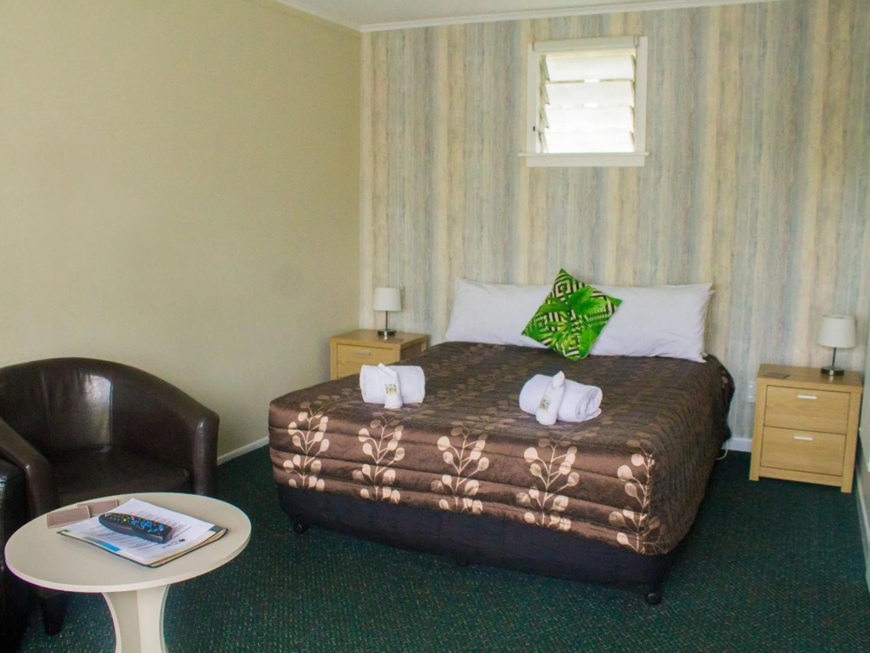 Bed in Palm Motel Waihi