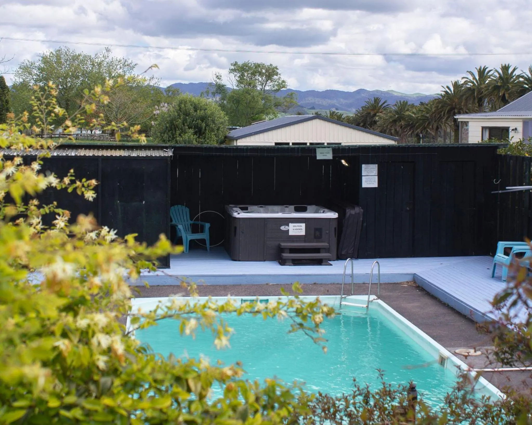 Hot Tub in Palm Motel Waihi