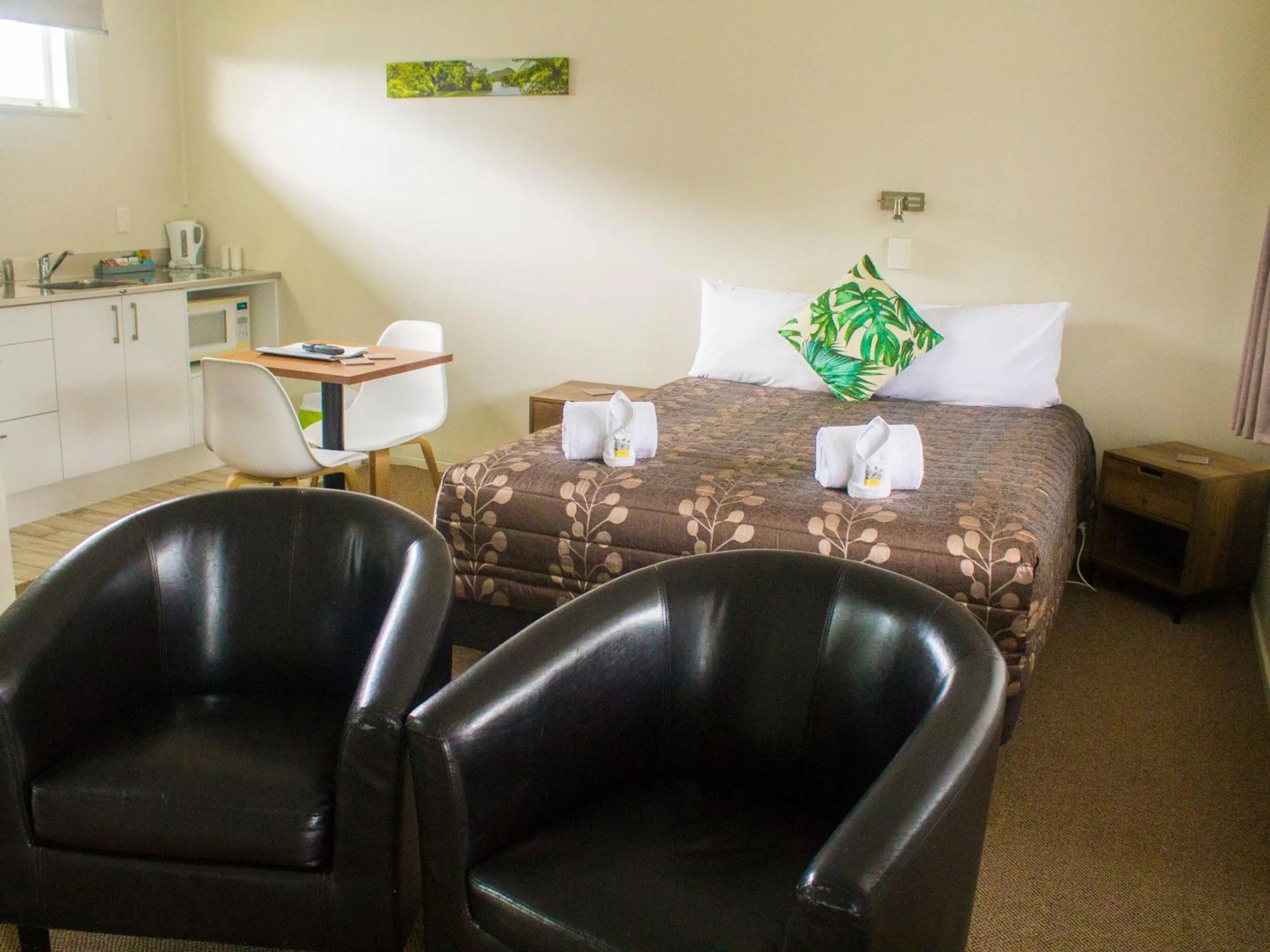 Bed in Palm Motel Waihi