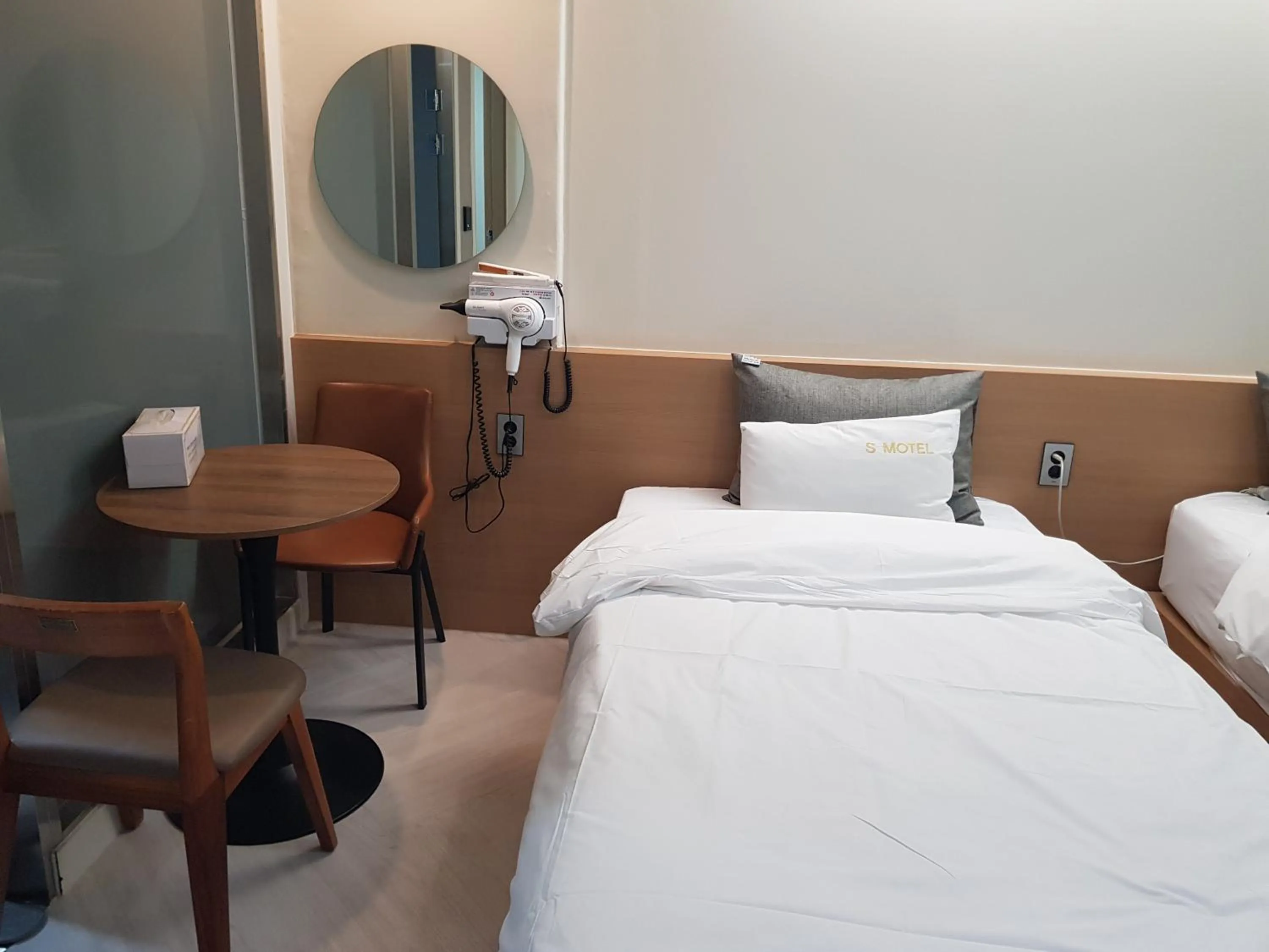 Property building, Bed in Number 25 Hotel