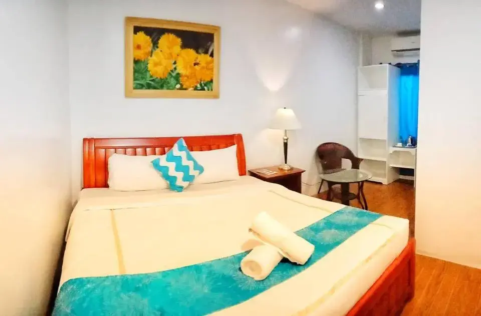 Bed in Discover Boracay Hotel