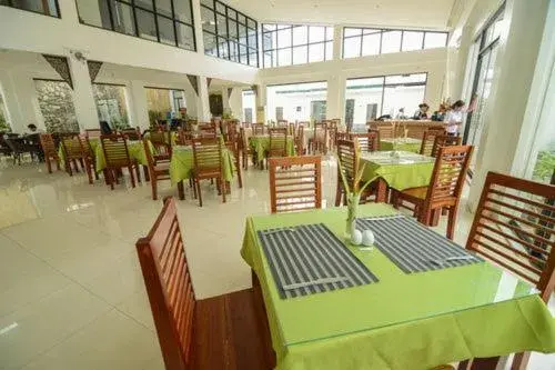 Restaurant/Places to Eat in Discover Boracay Hotel