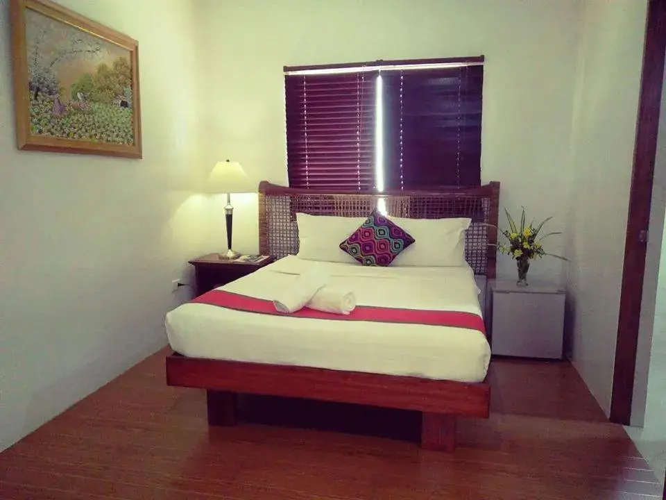 Bed in Discover Boracay Hotel