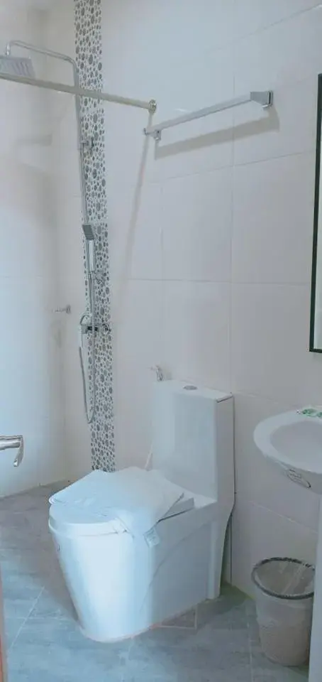 Bathroom in Discover Boracay Hotel
