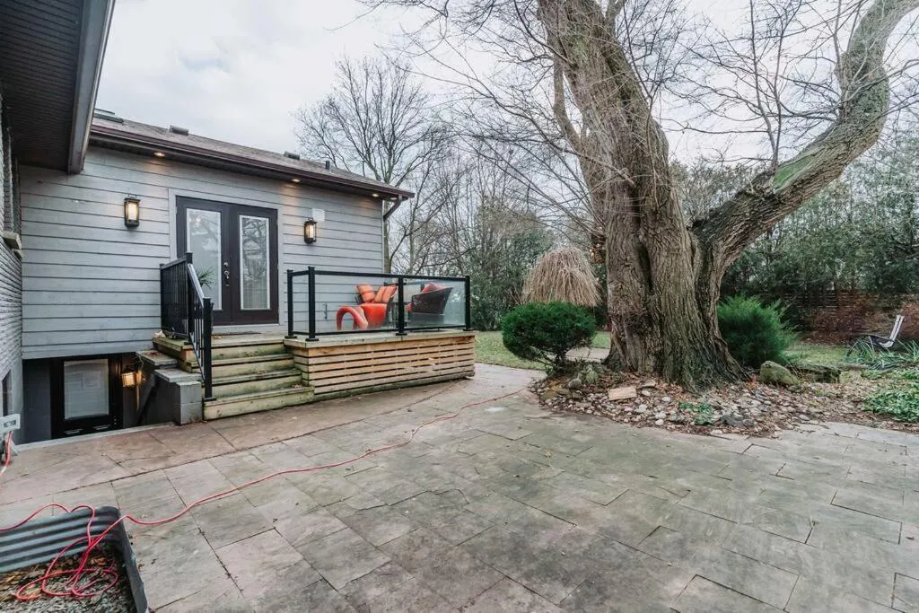 Garden in Luxurious and Spacious 4BR Home Near Downtown