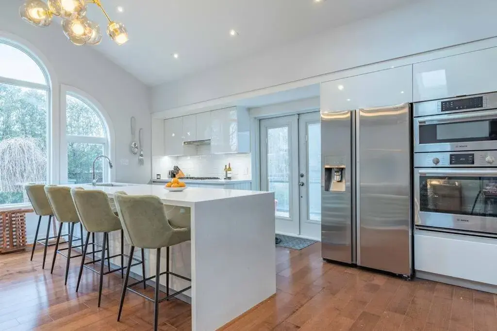 Luxurious and Spacious 4BR Home Near Downtown Luxurious and Spacious 4BR Home Near Downtown