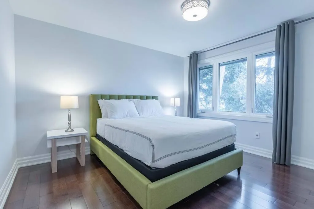Bed in Luxurious and Spacious 4BR Home Near Downtown