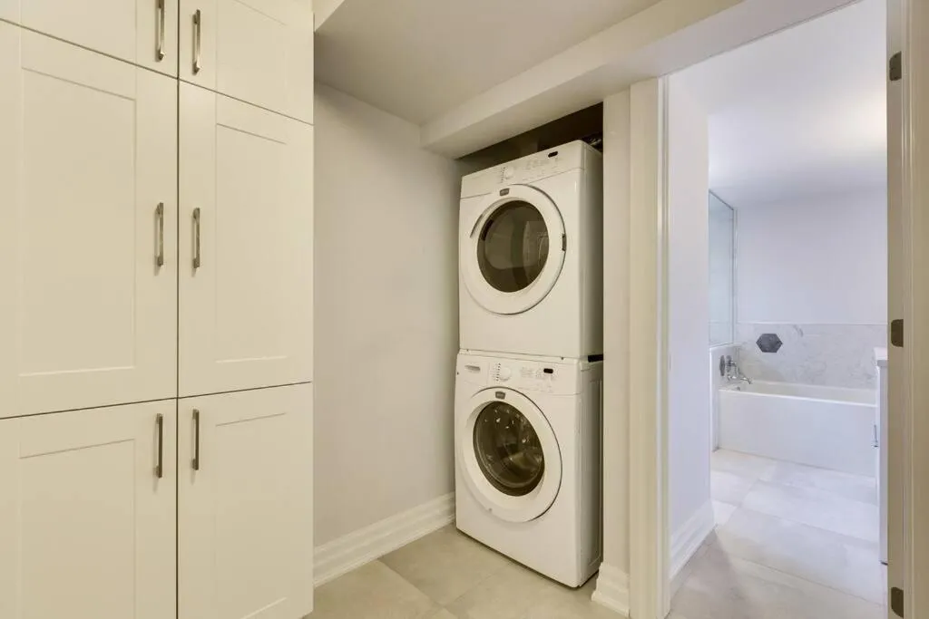 Luxurious and Spacious 4BR Home Near Downtown