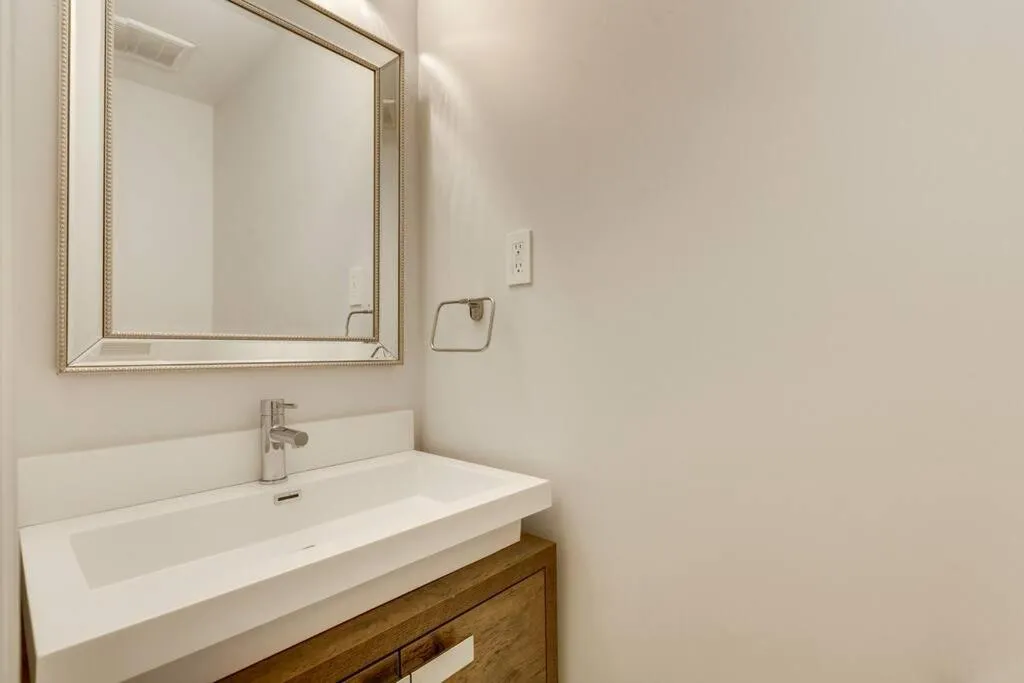 Luxurious and Spacious 4BR Home Near Downtown