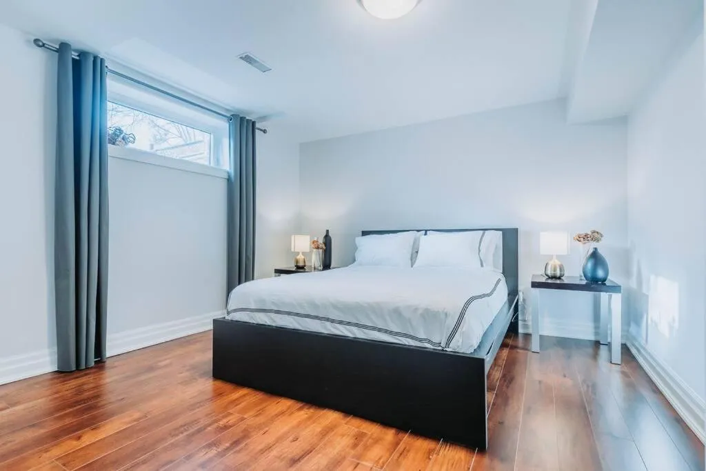 Bed in Luxurious and Spacious 4BR Home Near Downtown