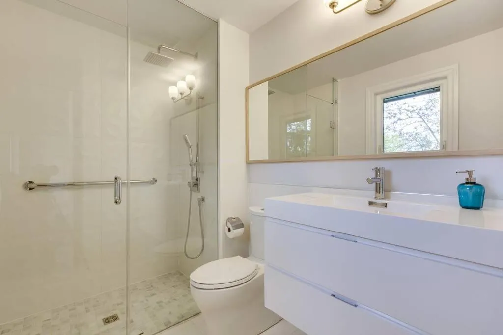 Luxurious and Spacious 4BR Home Near Downtown