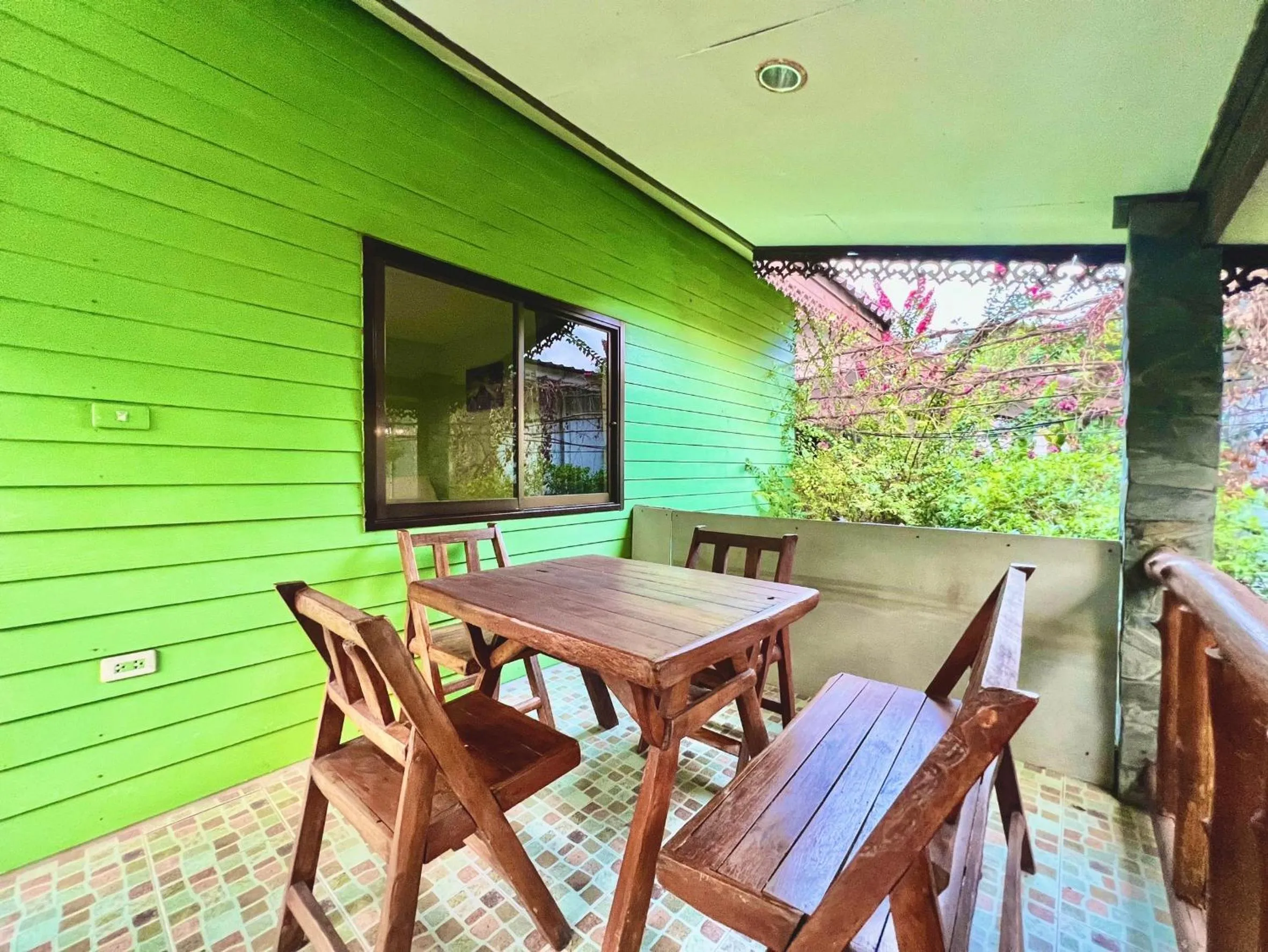 Seating area in PHUPA BEACH Resort