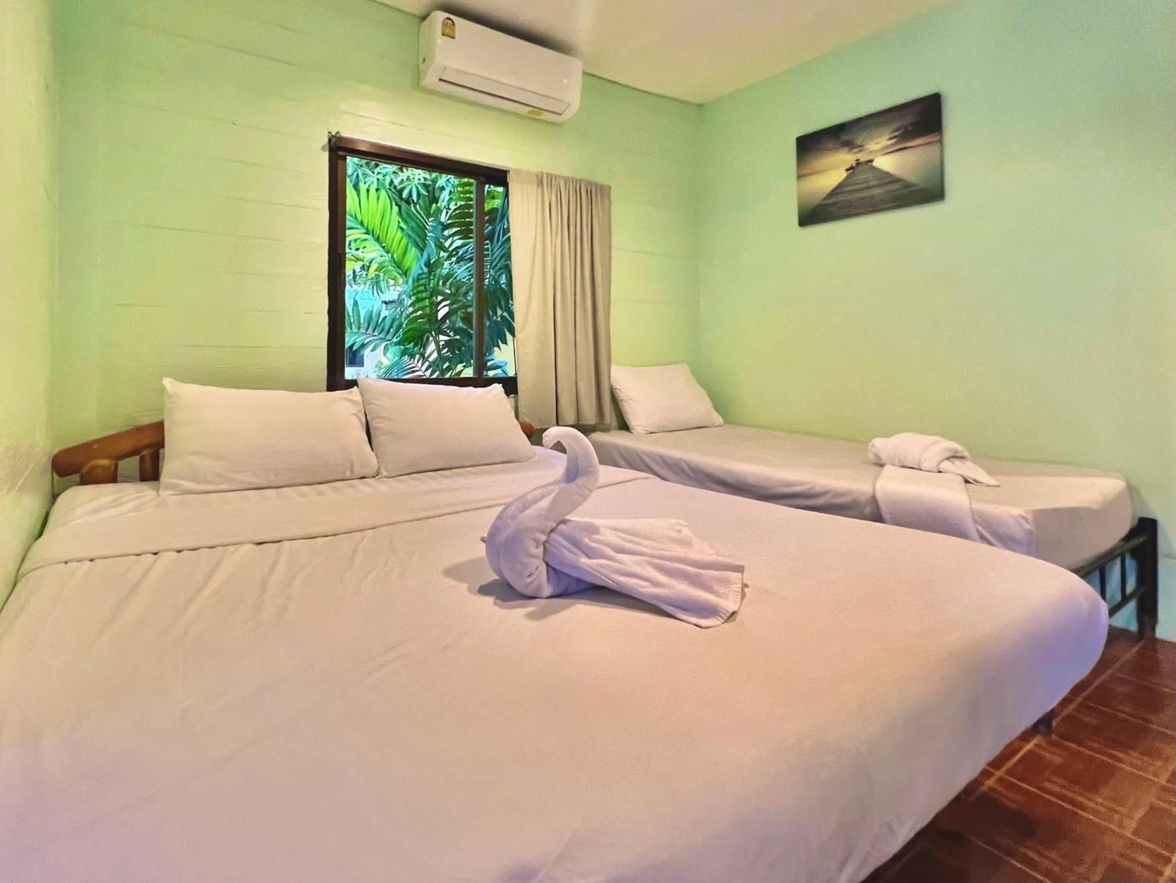 Bed in PHUPA BEACH Resort