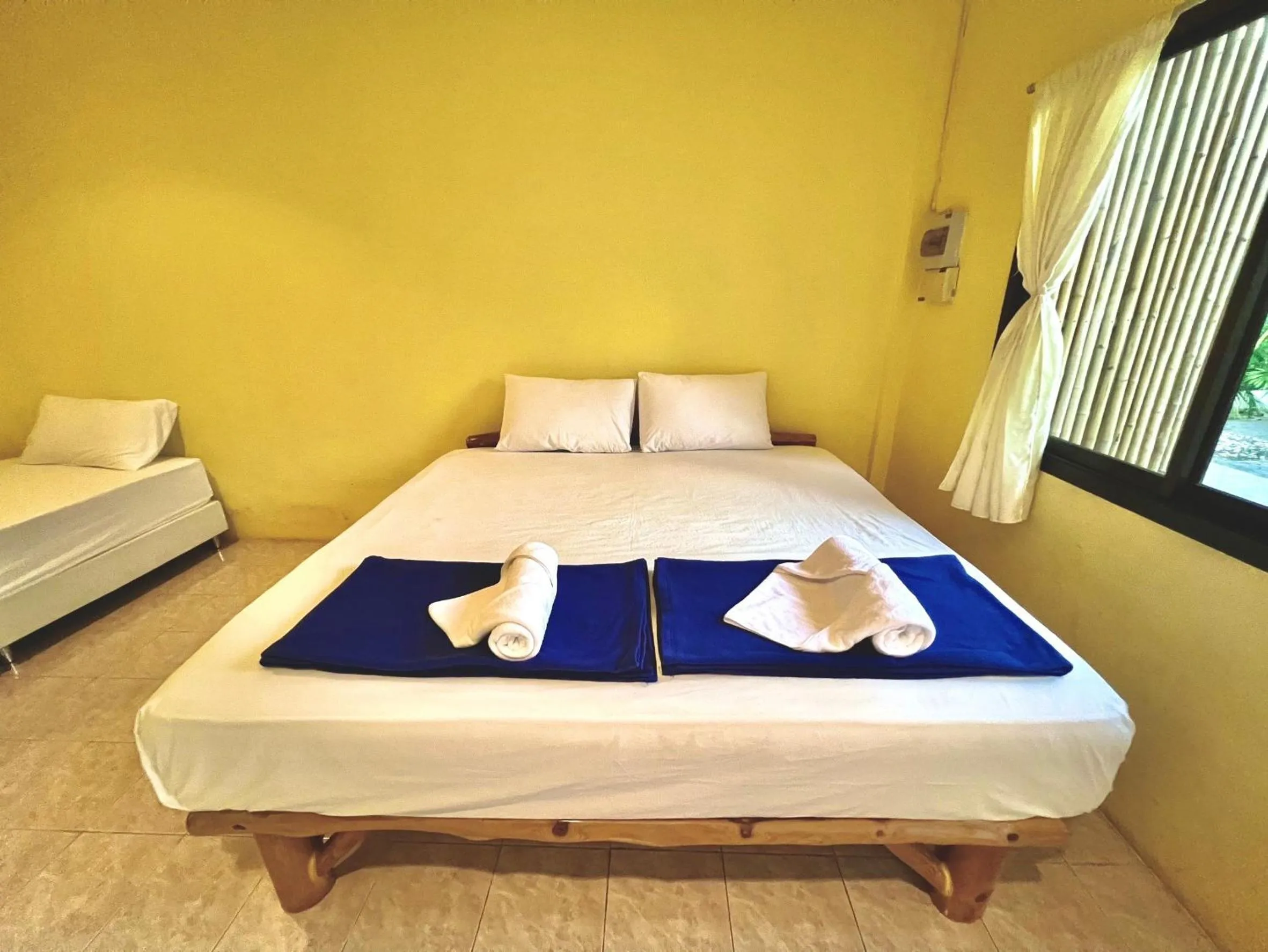 Bed in PHUPA BEACH Resort