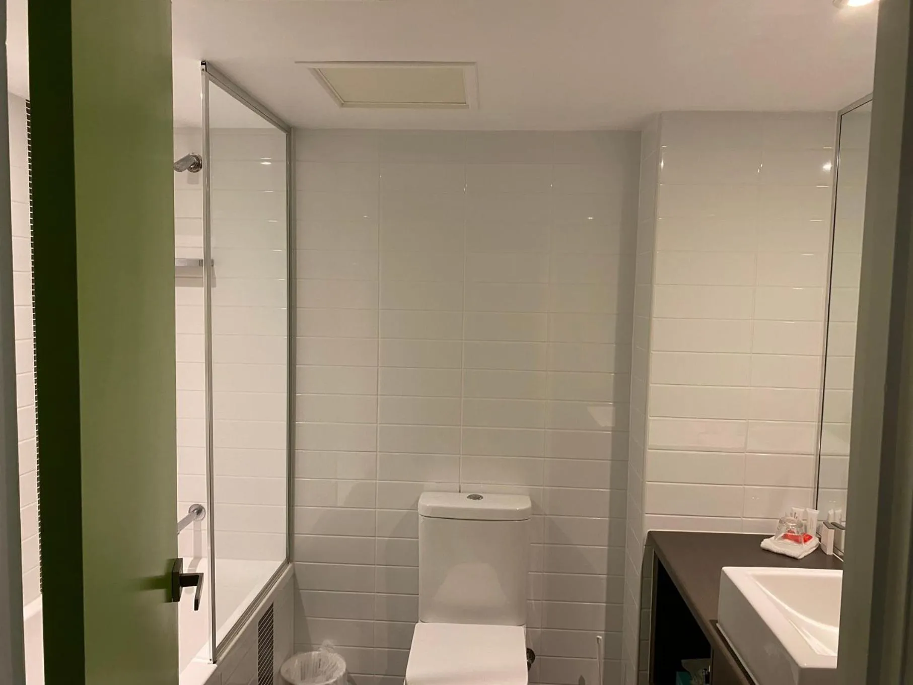 Toilet in Mackay Oceanside Central Hotel Official