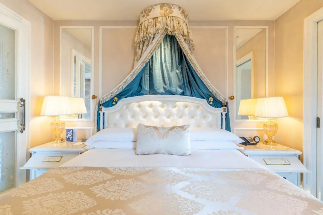 Bed in The Castle Hotel, a Luxury Collection Hotel, Dalian