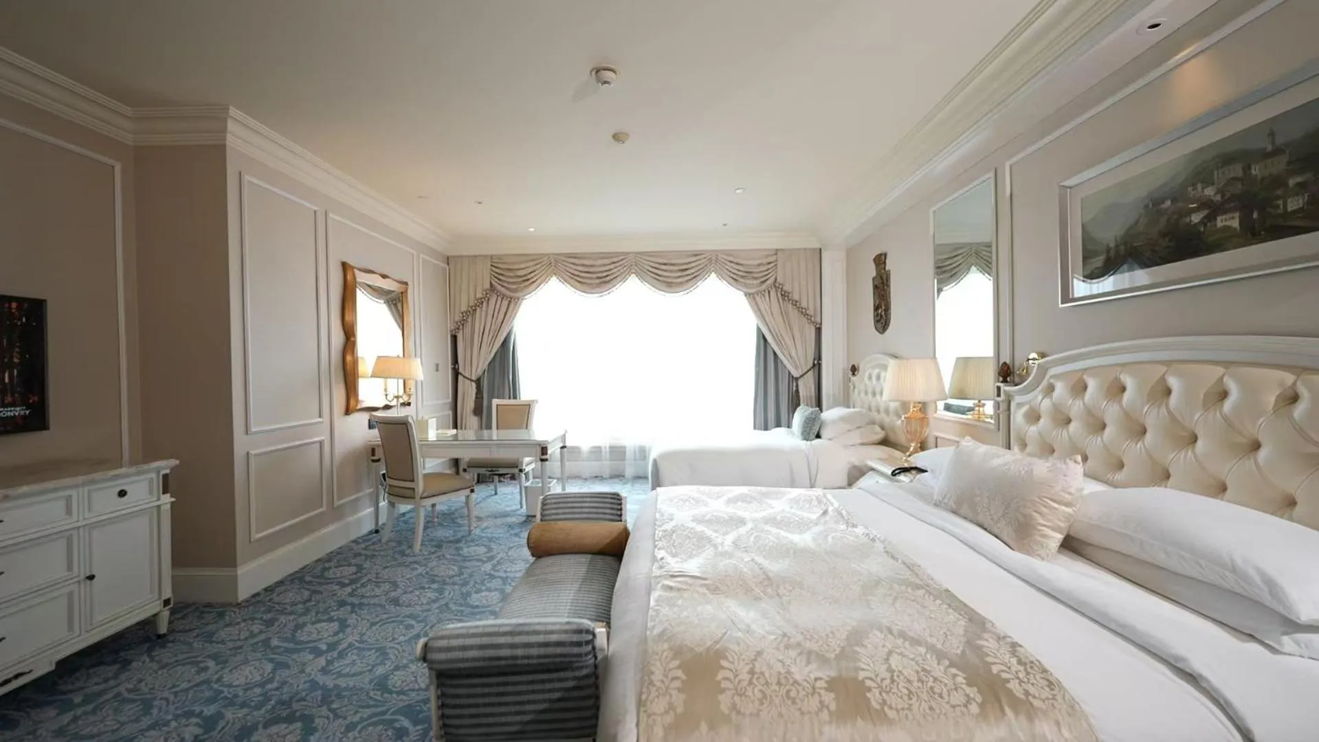 Bed in The Castle Hotel, a Luxury Collection Hotel, Dalian