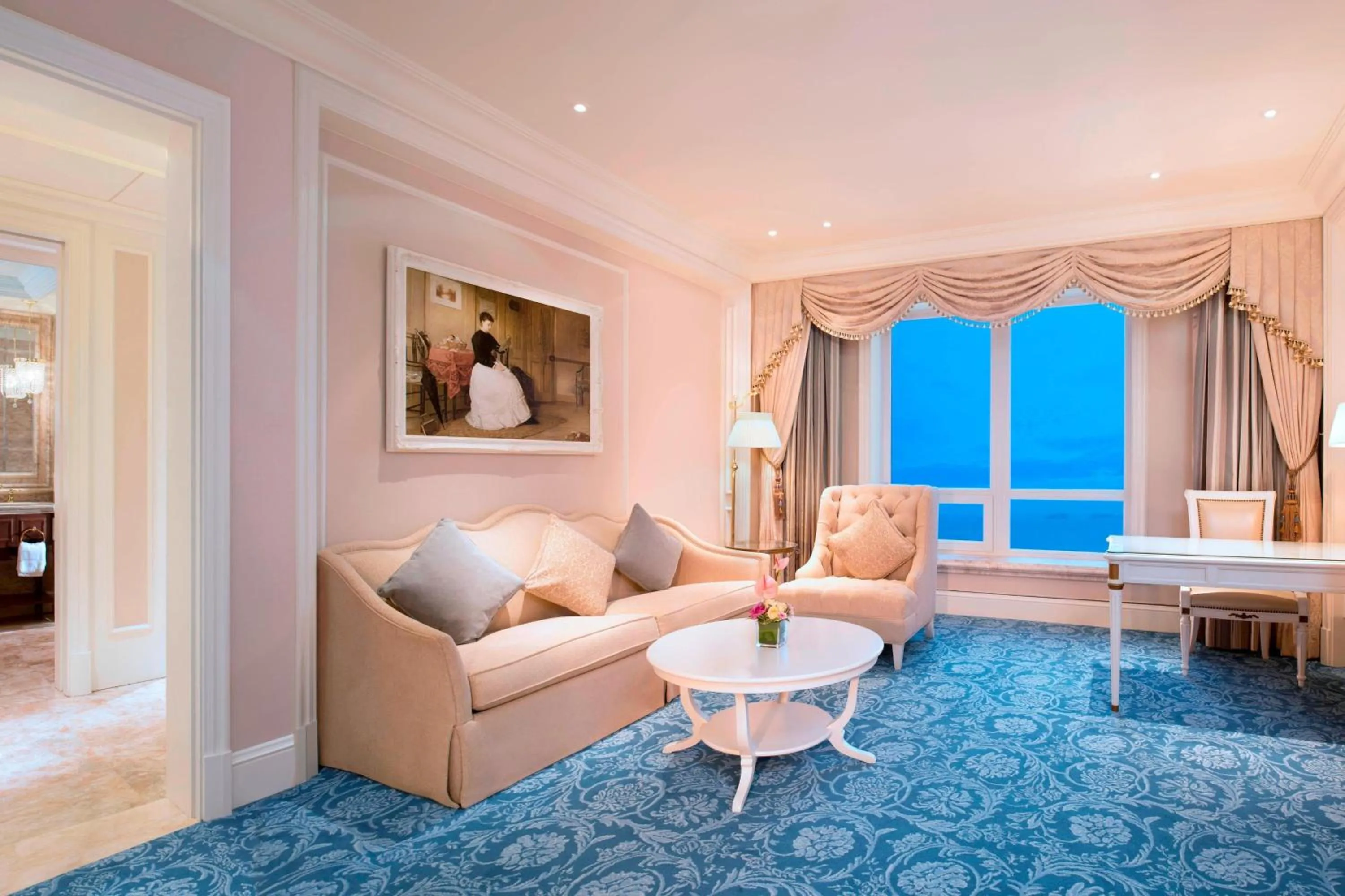 Living room in The Castle Hotel, a Luxury Collection Hotel, Dalian