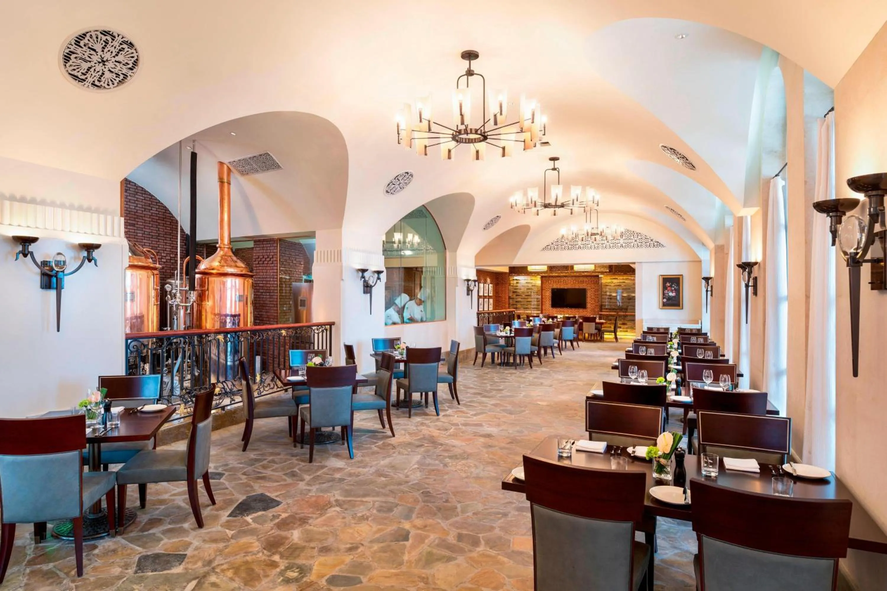 Restaurant/places to eat in The Castle Hotel, a Luxury Collection Hotel, Dalian