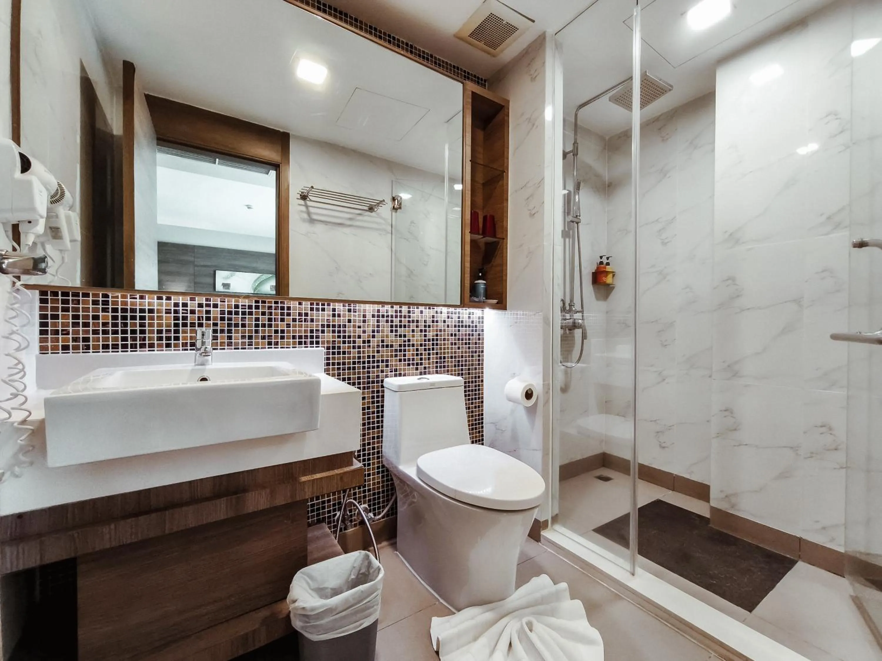Shower in Citrus Sukhumvit 11 by Compass Hospitality