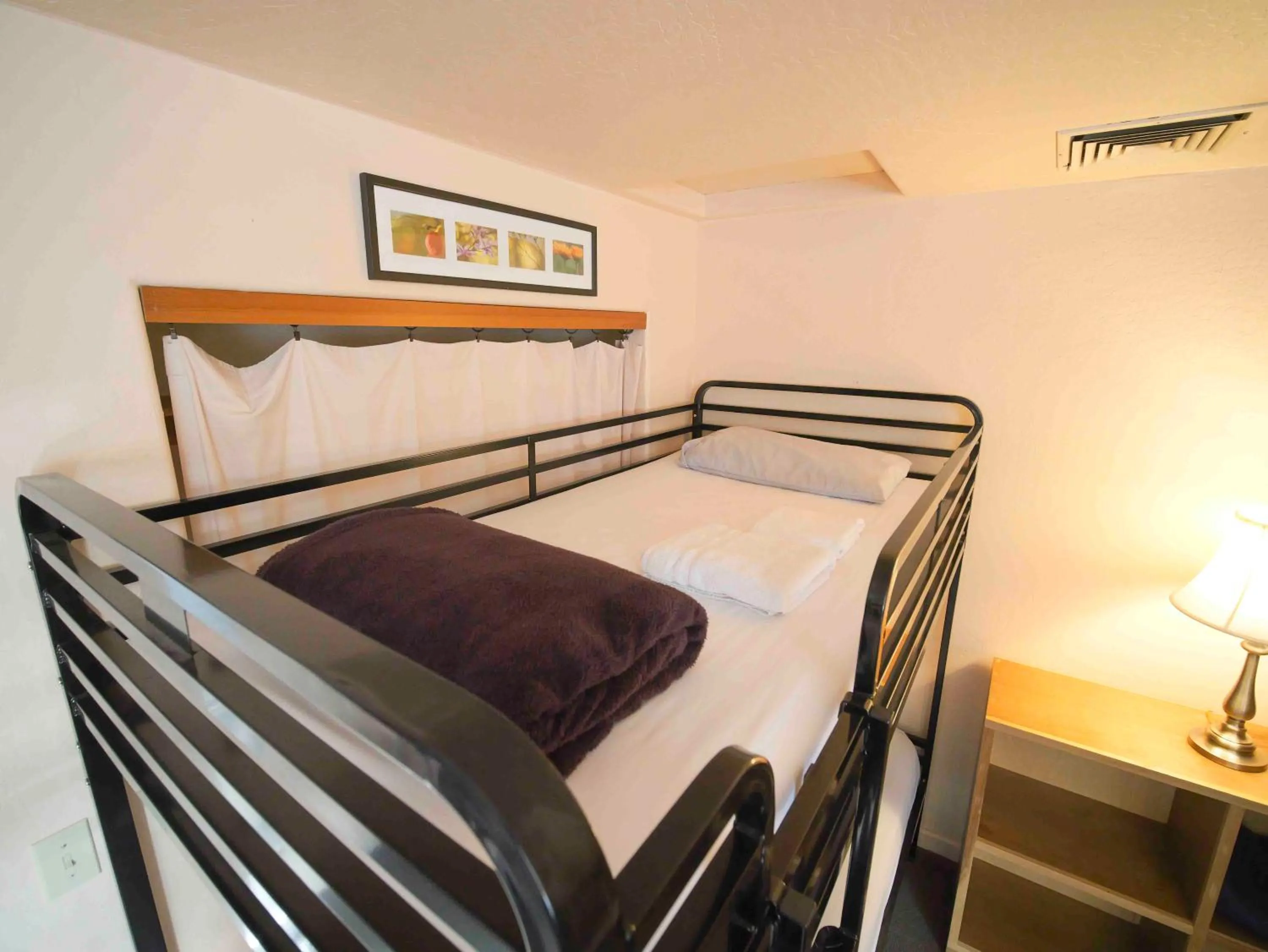 Bed in Ashland Commons Hostel