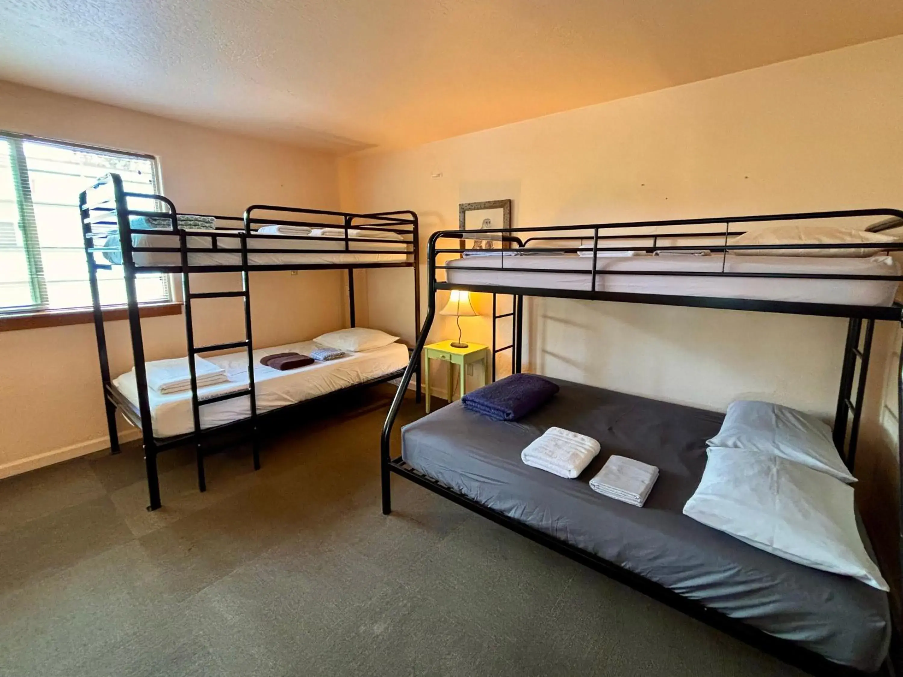 Quadruple Room with Shared Bathroom in Ashland Commons Hostel Quadruple Room with Shared Bathroom in Ashland Commons Hostel