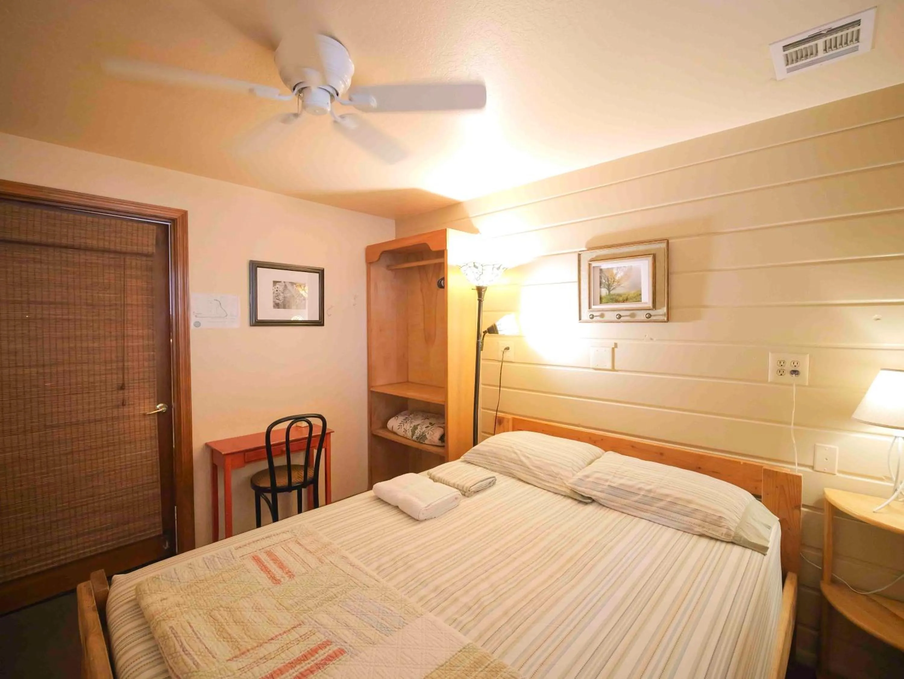 Bed in Ashland Commons Hostel