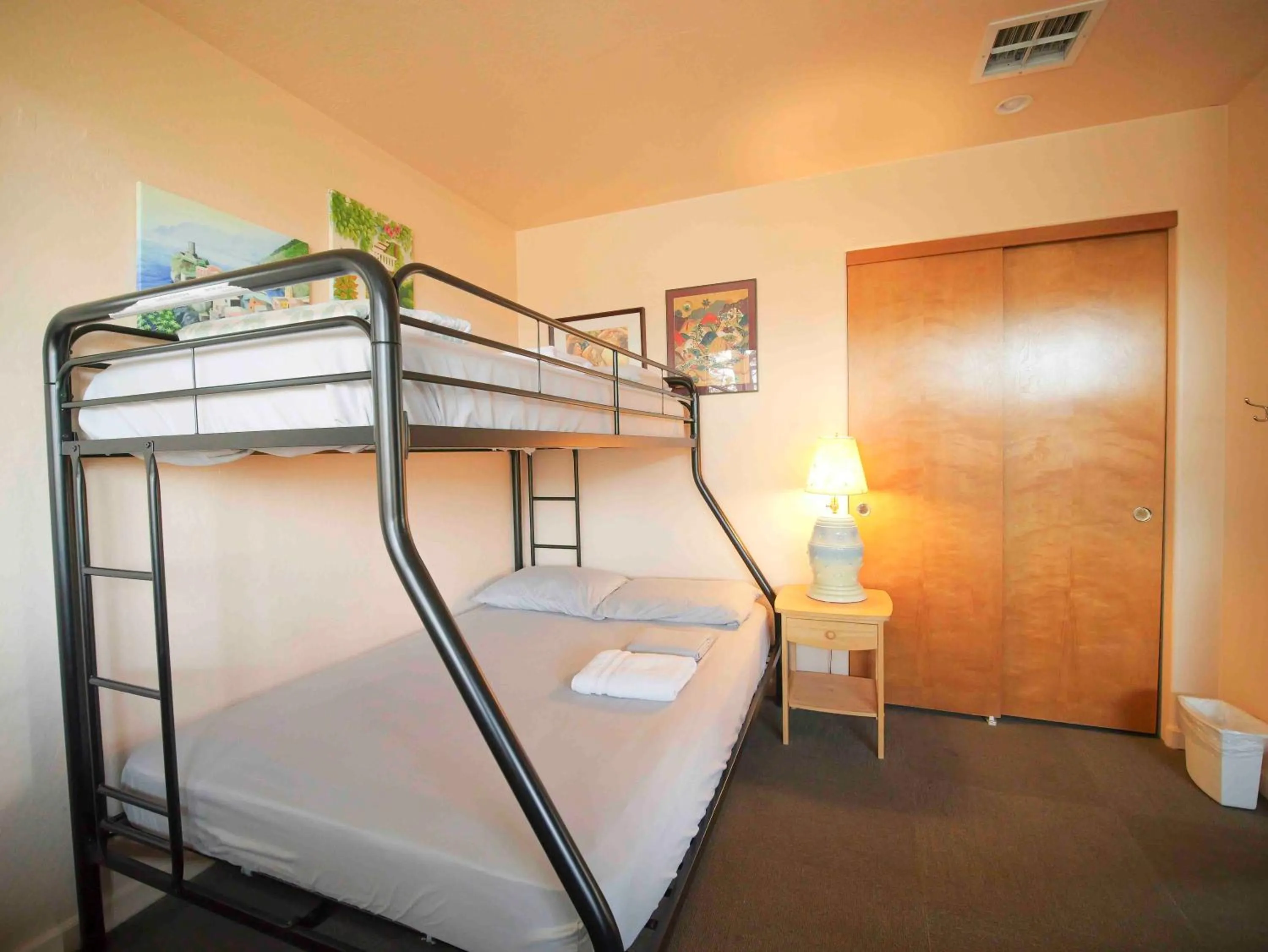 Bed in Ashland Commons Hostel