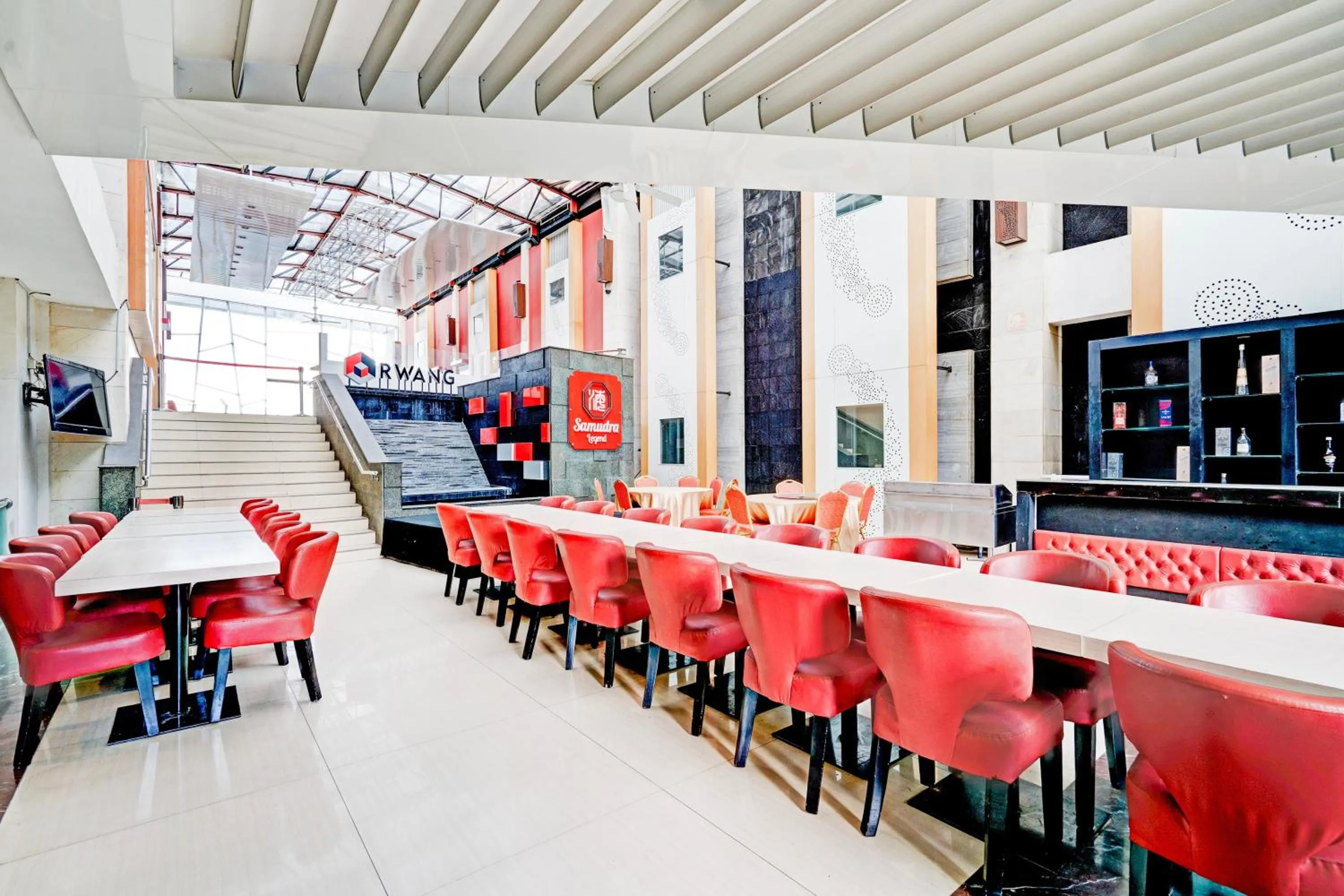 Restaurant/places to eat in Townhouse Oak Cihampelas Near Ciwalk Formerly Promenade Hotel