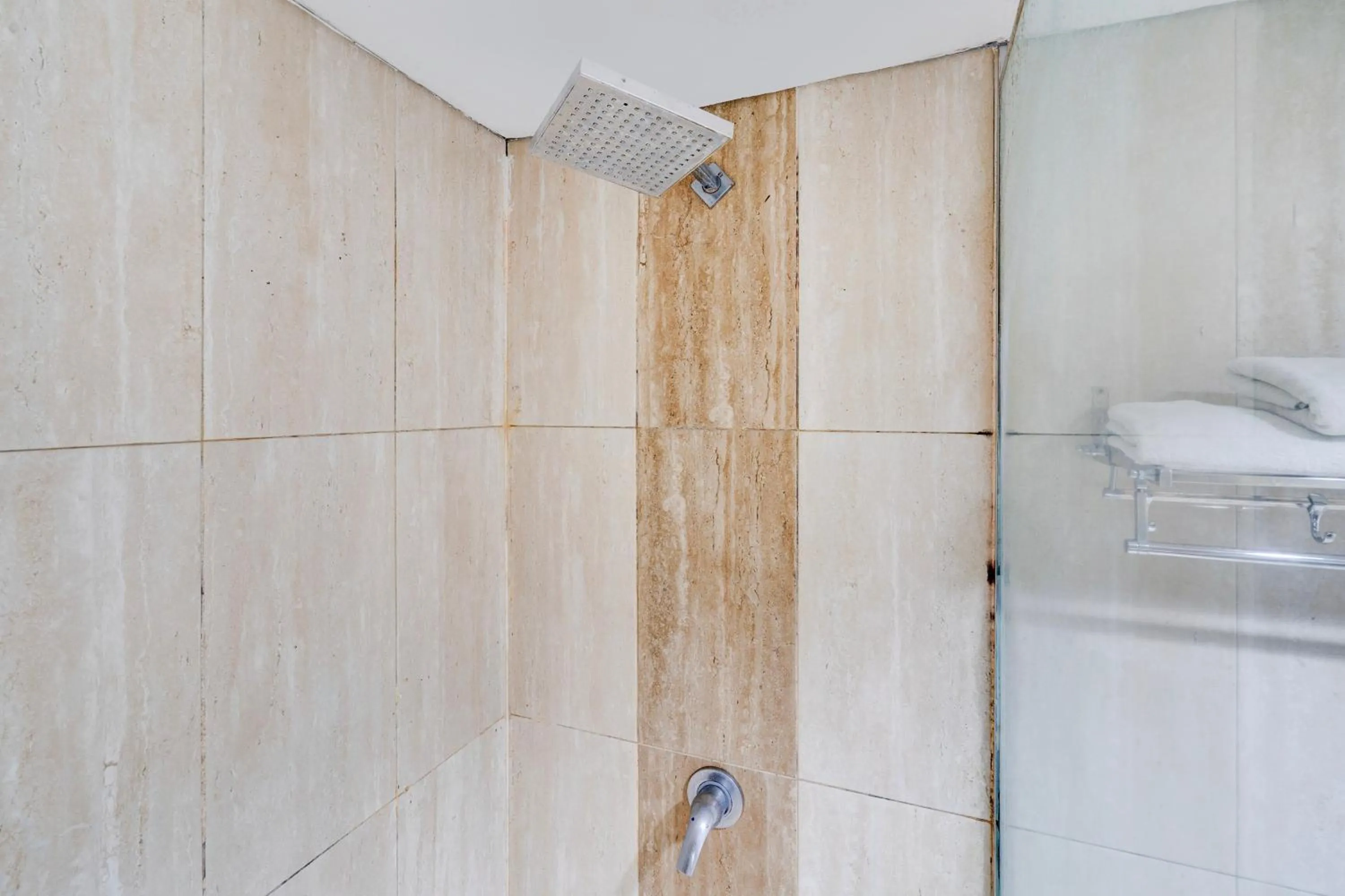 Bathroom in Townhouse Oak Cihampelas Near Ciwalk Formerly Promenade Hotel