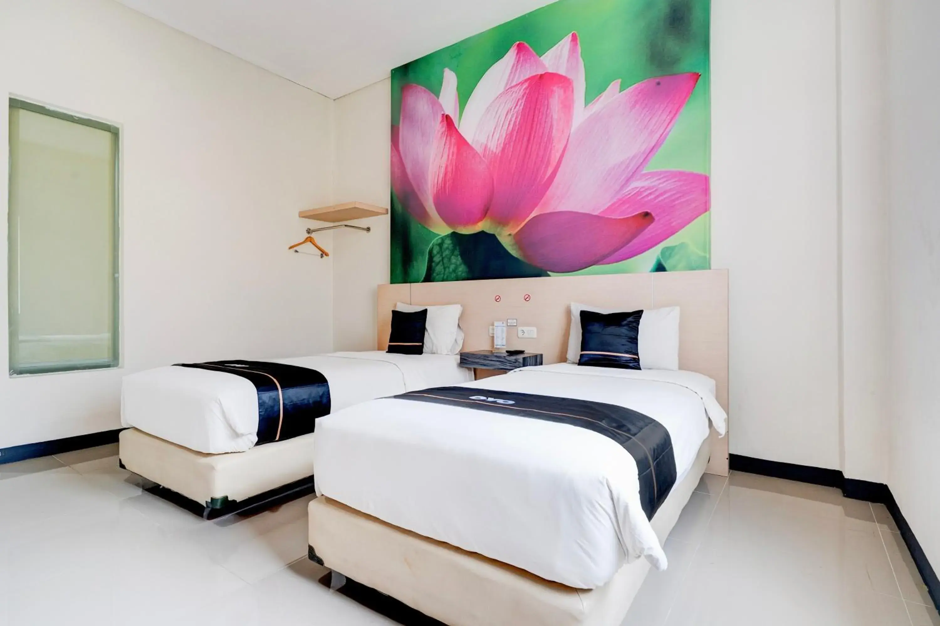 Standard Twin Room in Townhouse Oak Cihampelas Near Ciwalk Formerly Promenade Hotel Standard Twin Room in Townhouse Oak Cihampelas Near Ciwalk Formerly Promenade Hotel