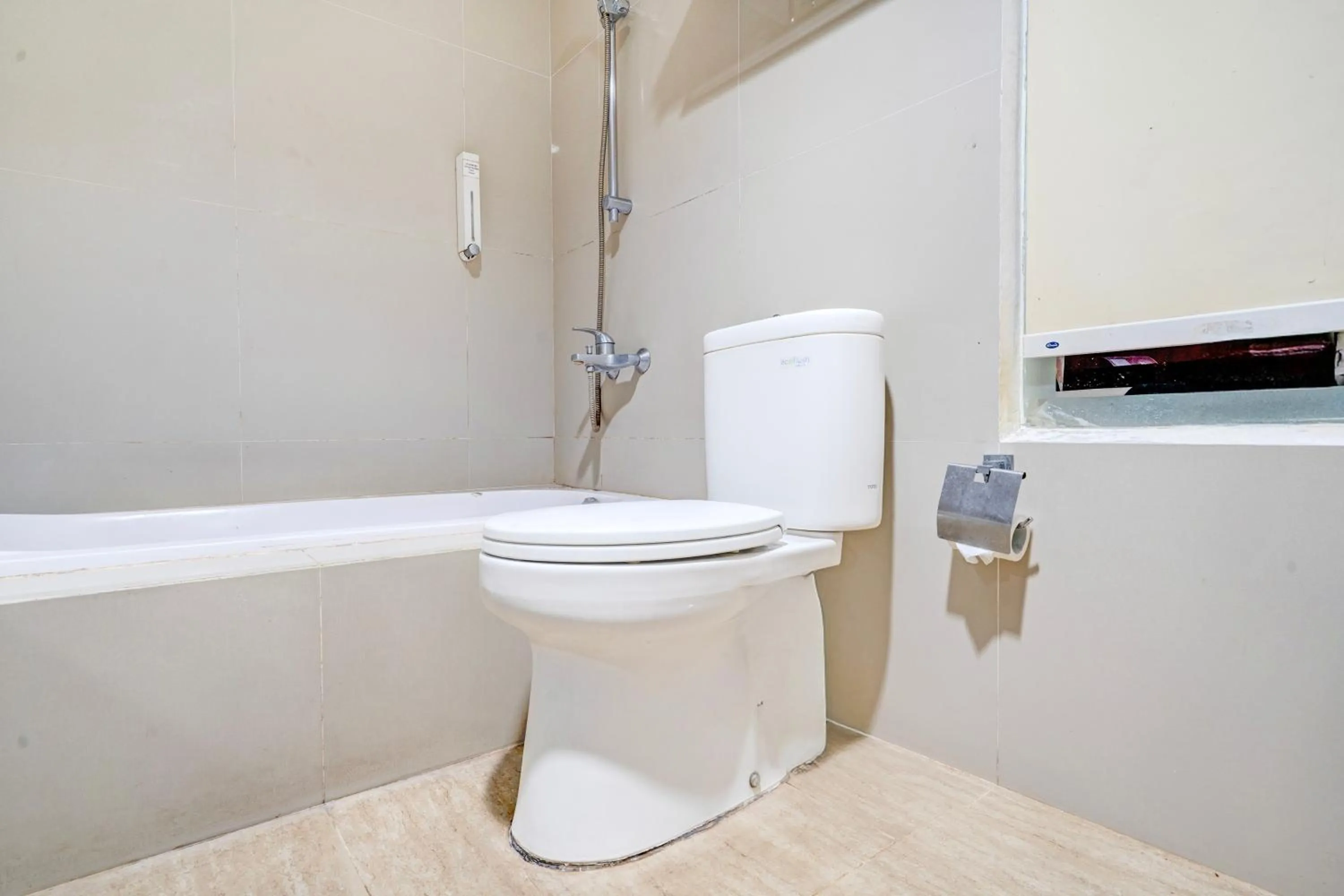 Bathroom in Townhouse Oak Cihampelas Near Ciwalk Formerly Promenade Hotel