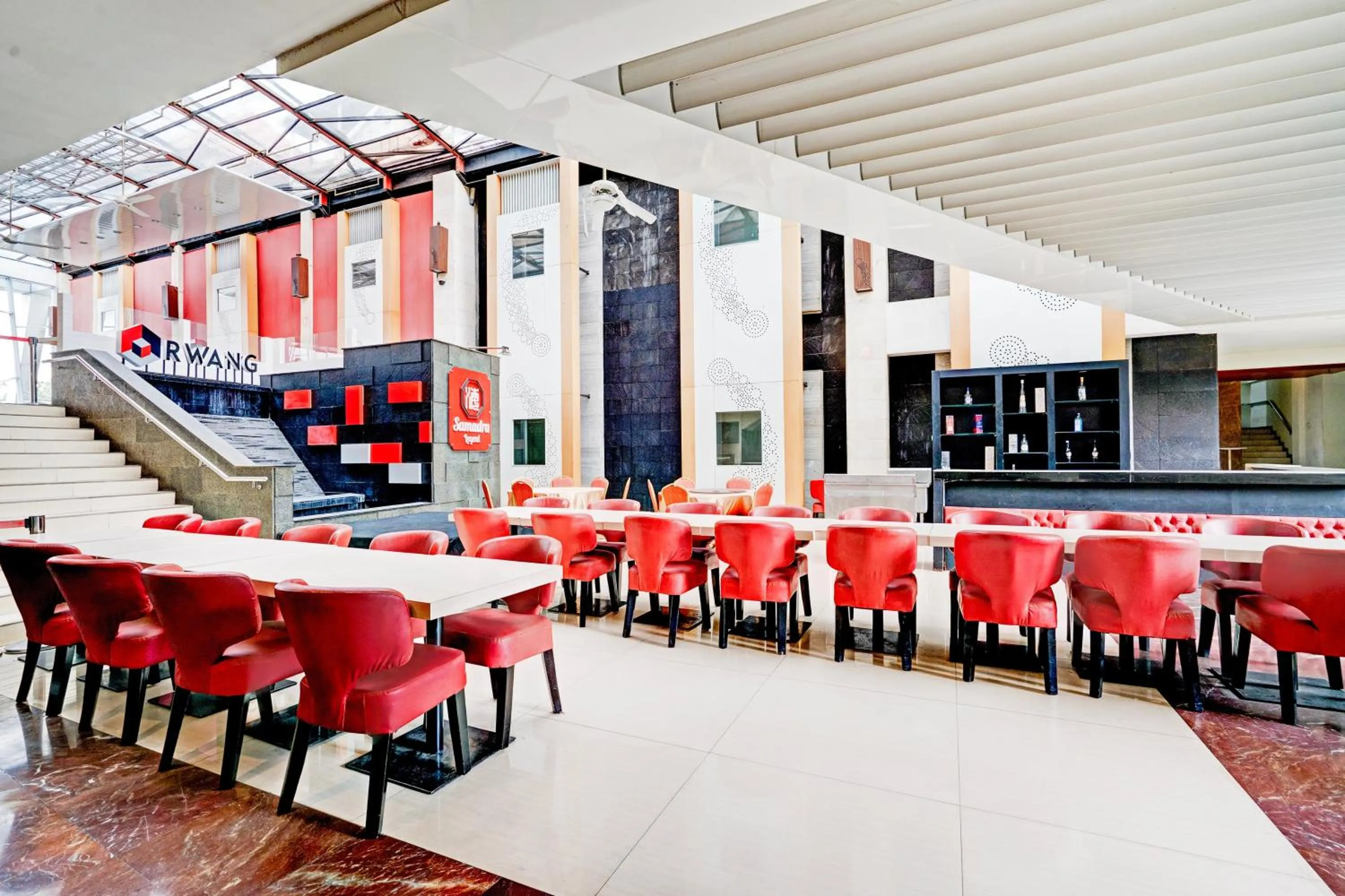 Restaurant/places to eat in Townhouse Oak Cihampelas Near Ciwalk Formerly Promenade Hotel