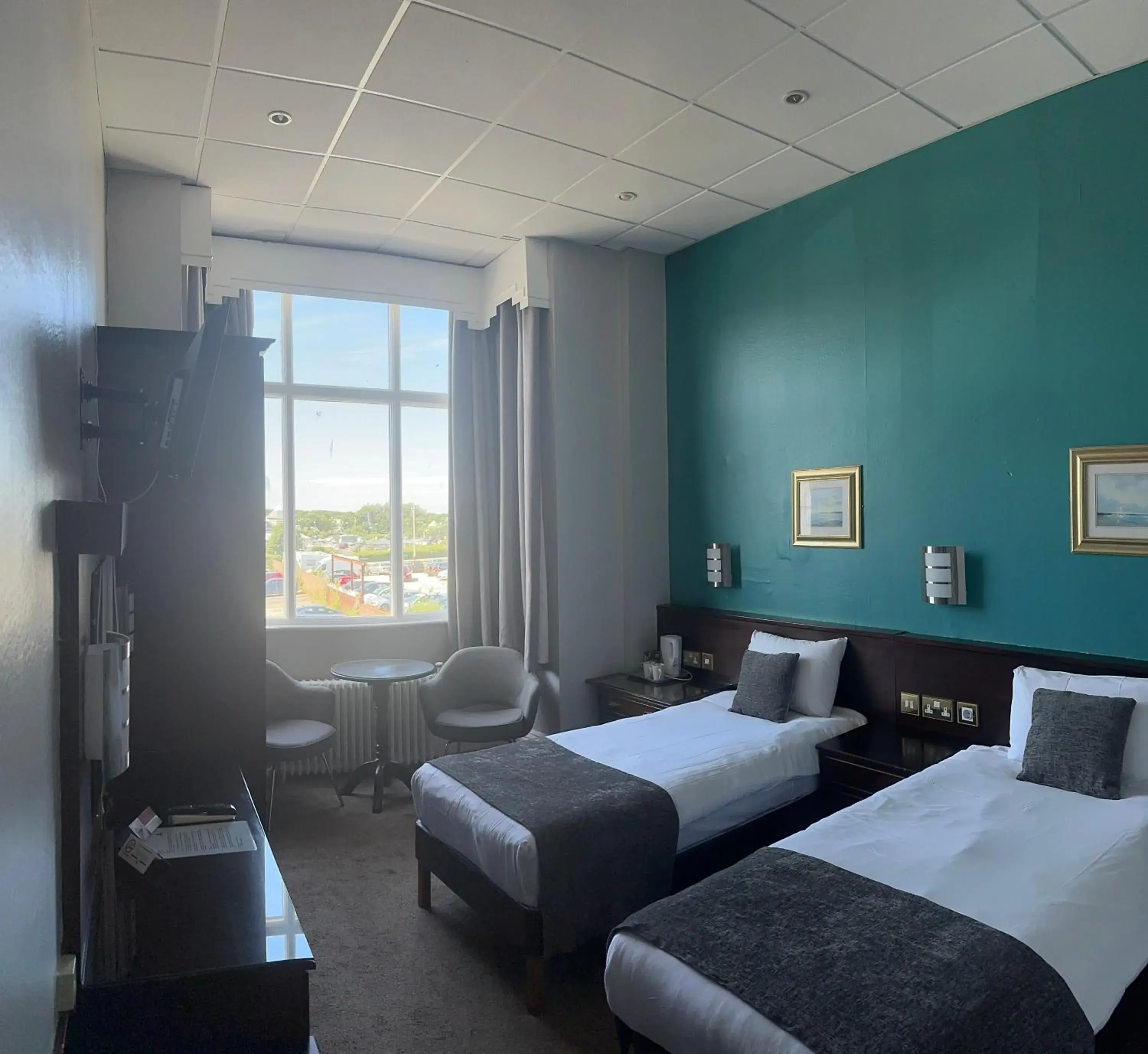 Standard Twin Room in Royal Clifton Hotel Standard Twin Room in Royal Clifton Hotel