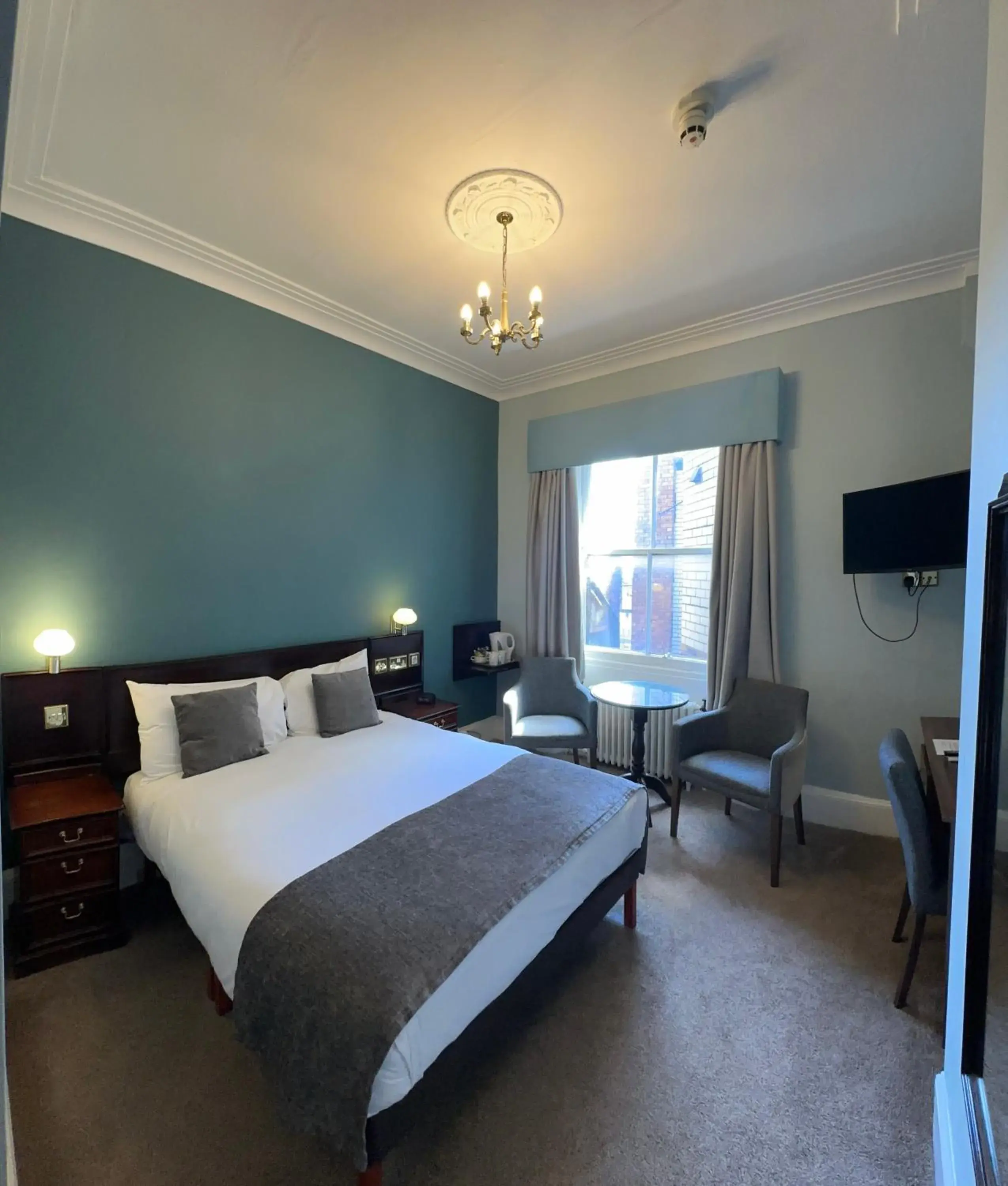 Bed in Royal Clifton Hotel Bed in Royal Clifton Hotel