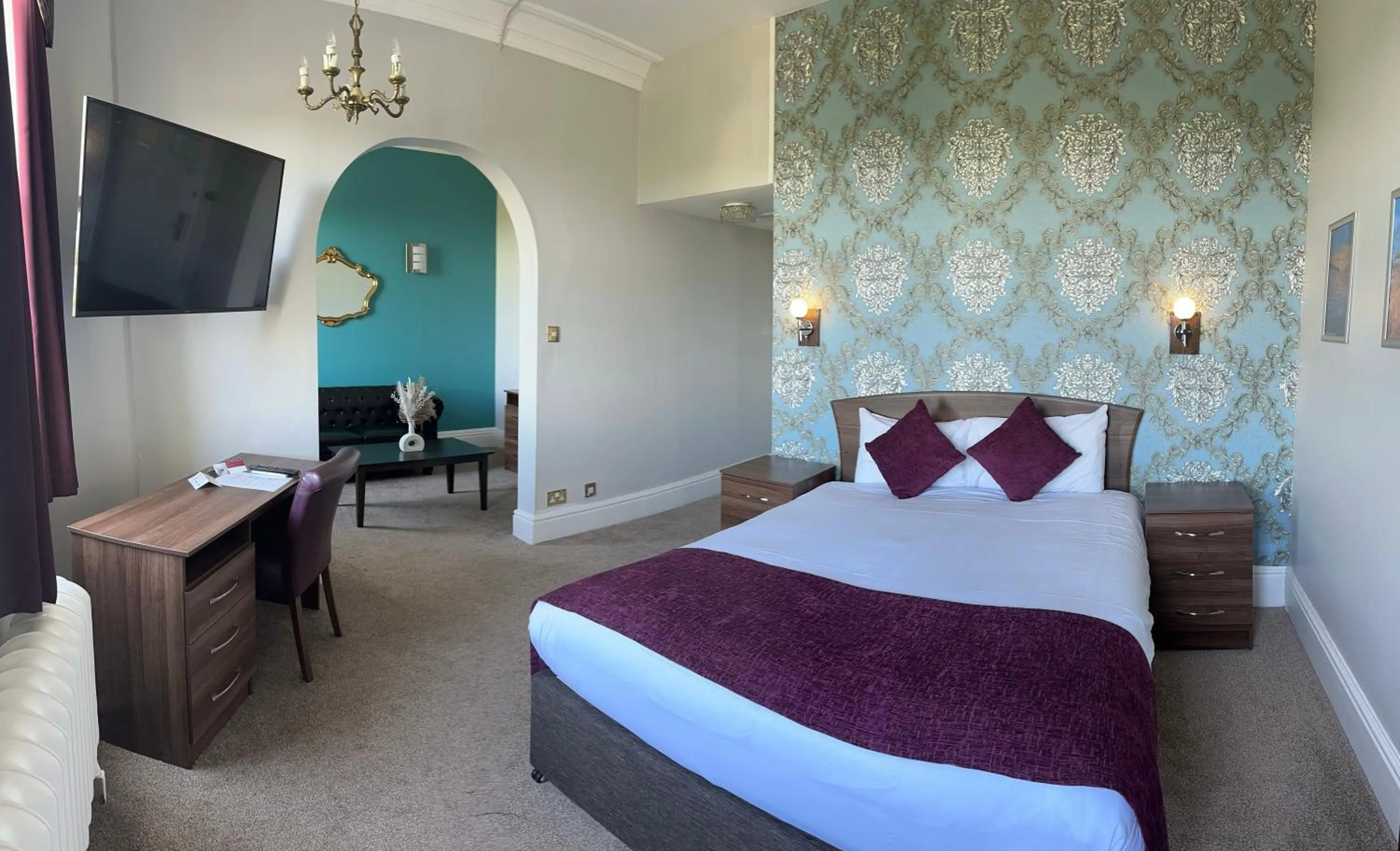 Bed in Royal Clifton Hotel