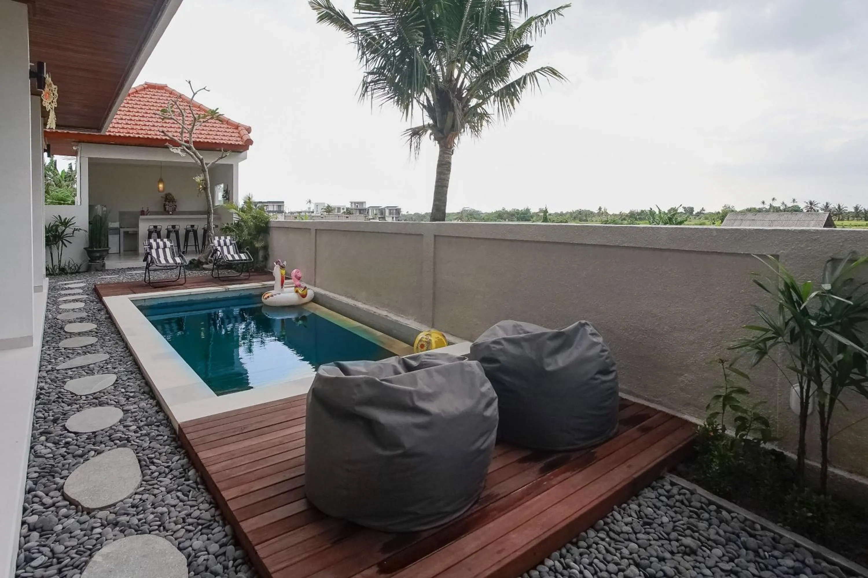 Swimming pool in Kerti Suite