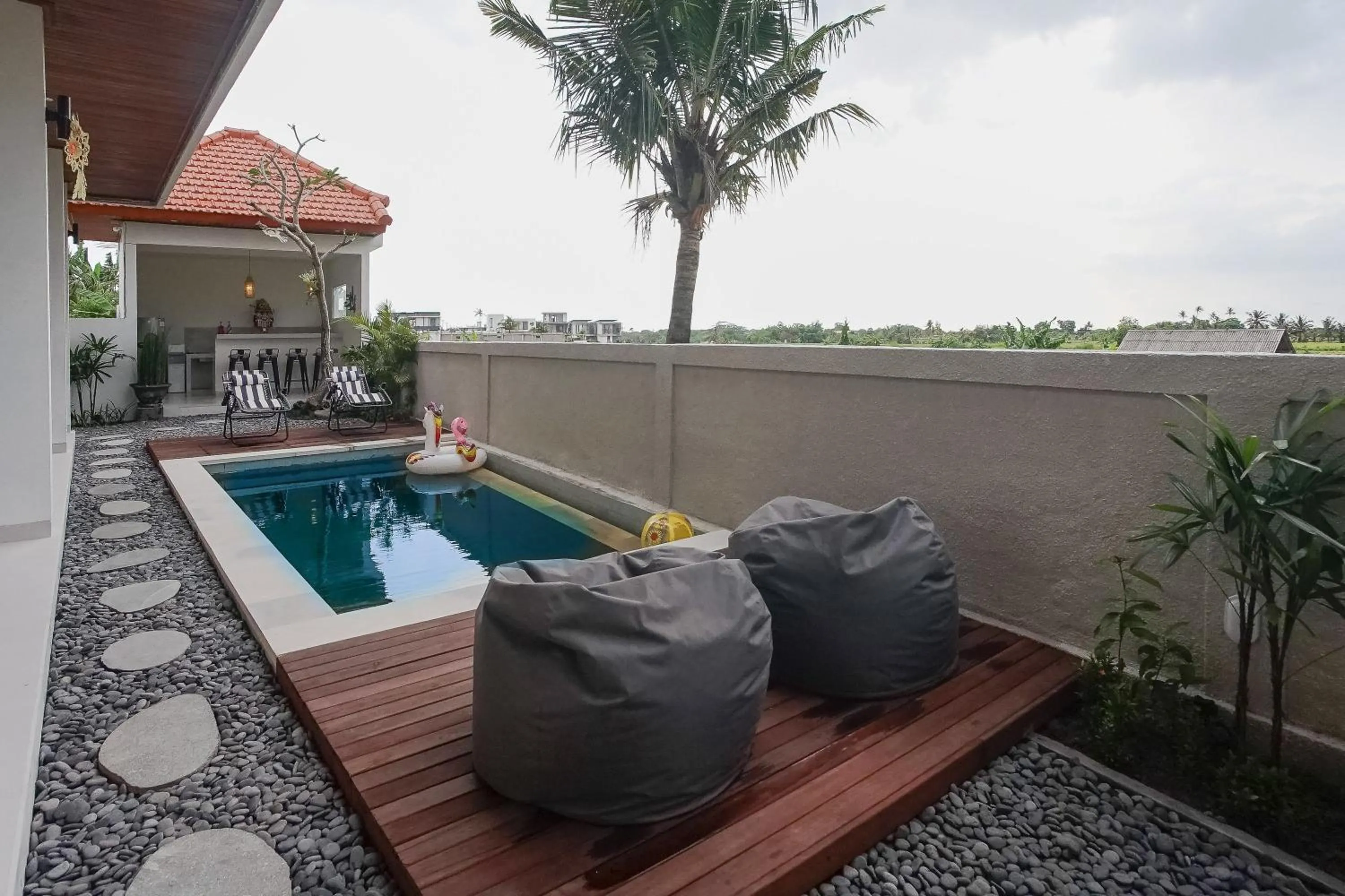 Swimming pool in Kerti Suite