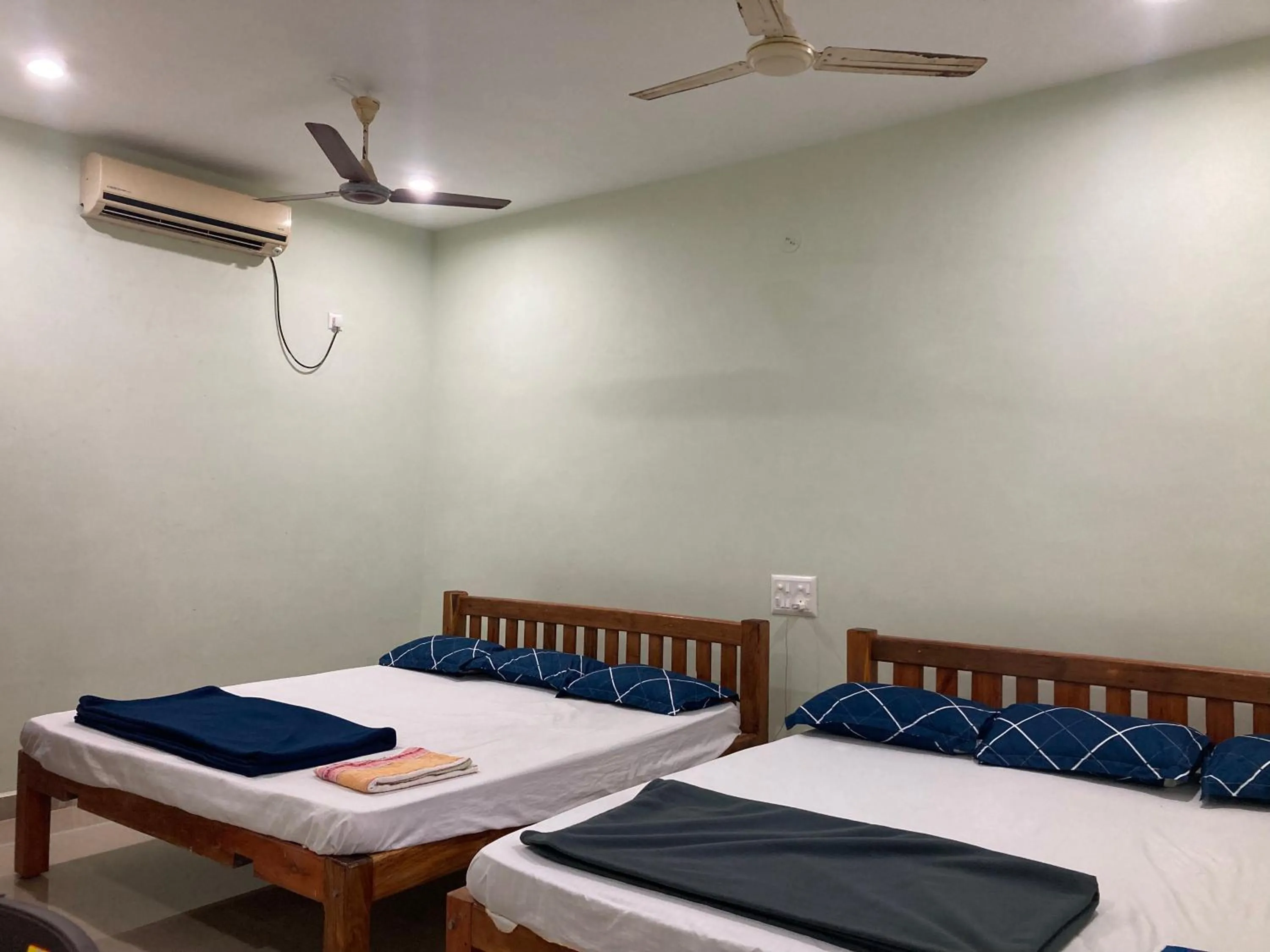 Photo of the whole room, Bed in Oceanic Stay And Restaurant Gokarna