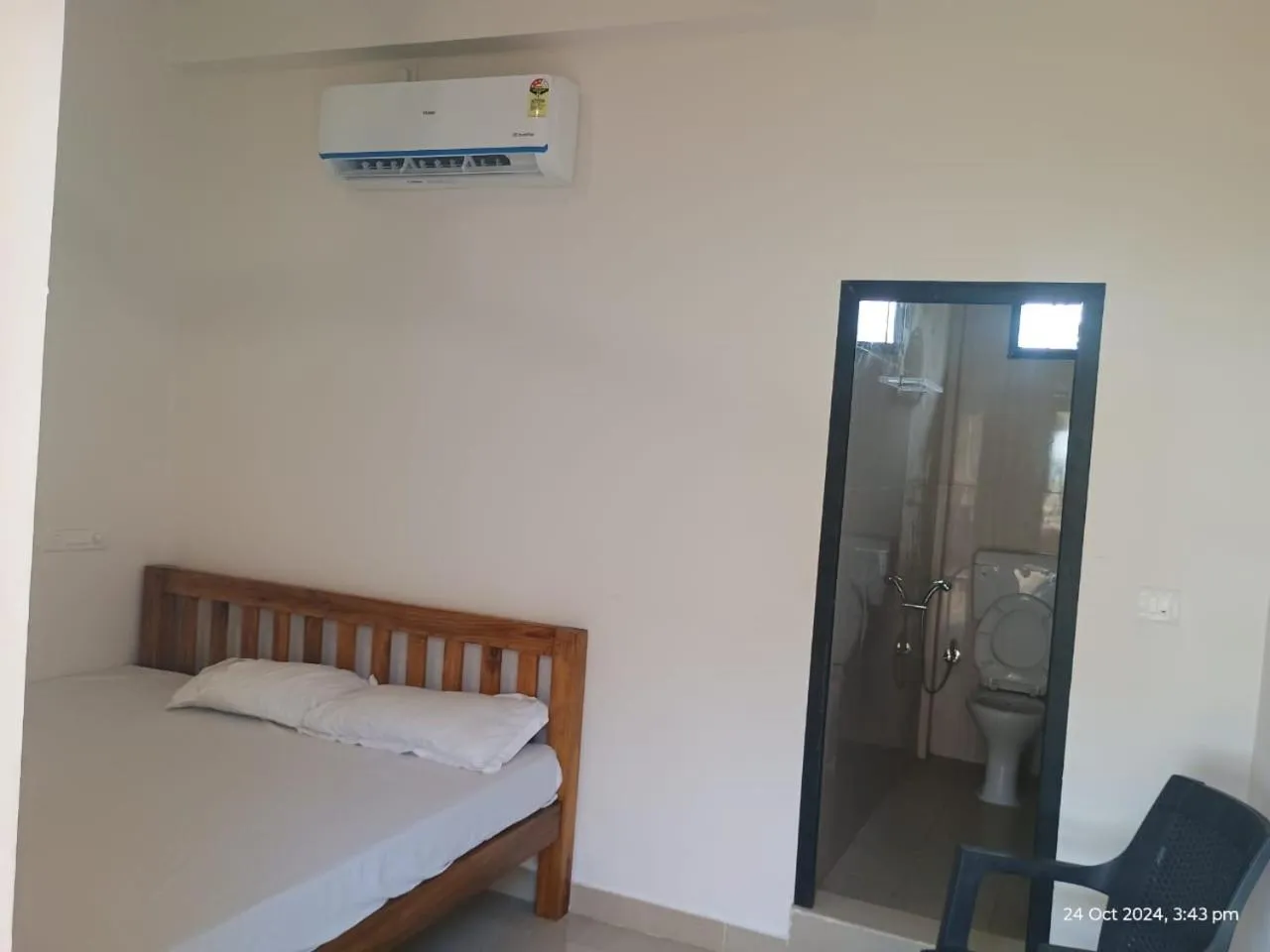 Photo of the whole room, Bed in Oceanic Stay And Restaurant Gokarna