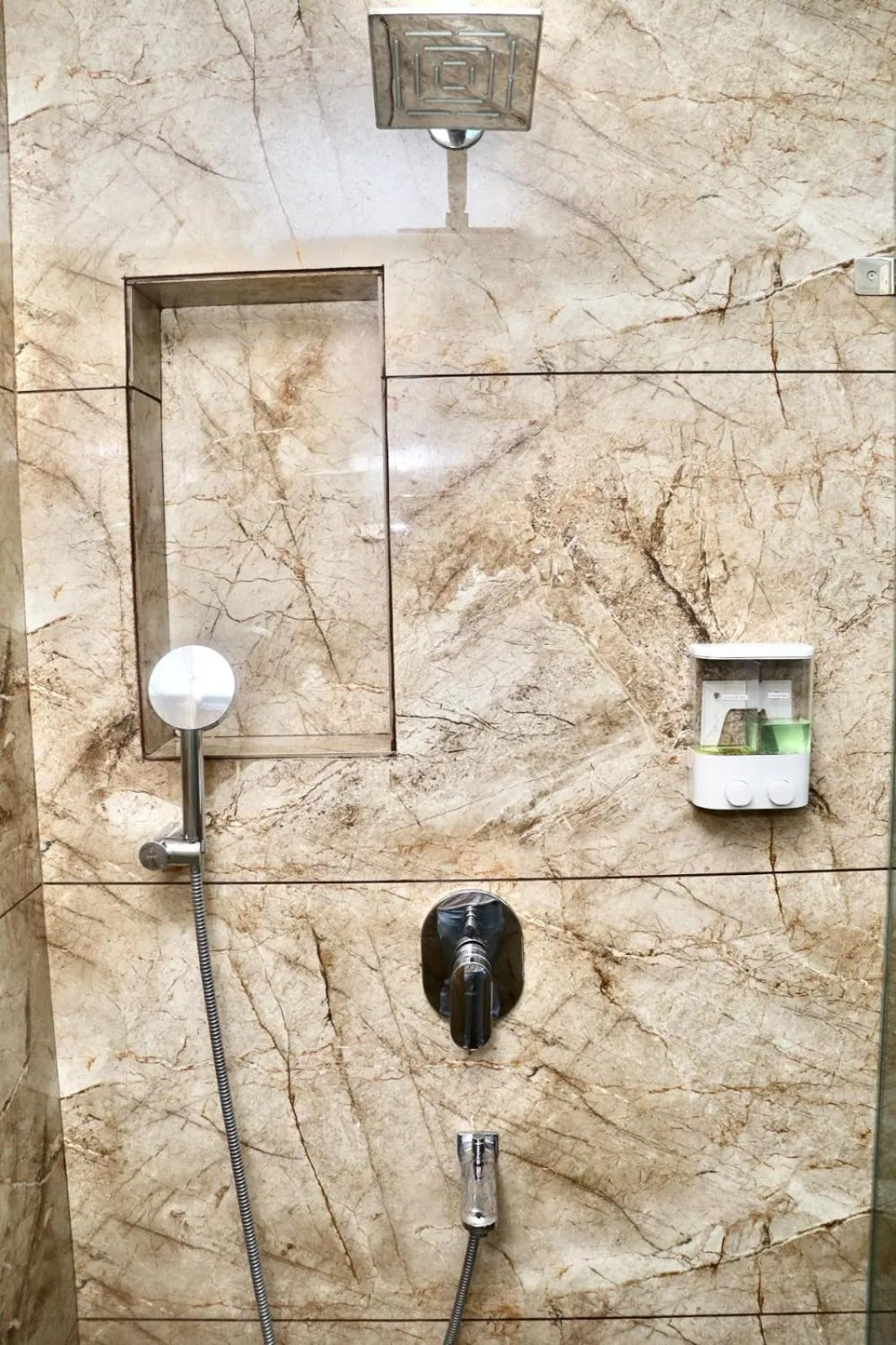 Shower in Tivoli Heritage Palace, Rewari