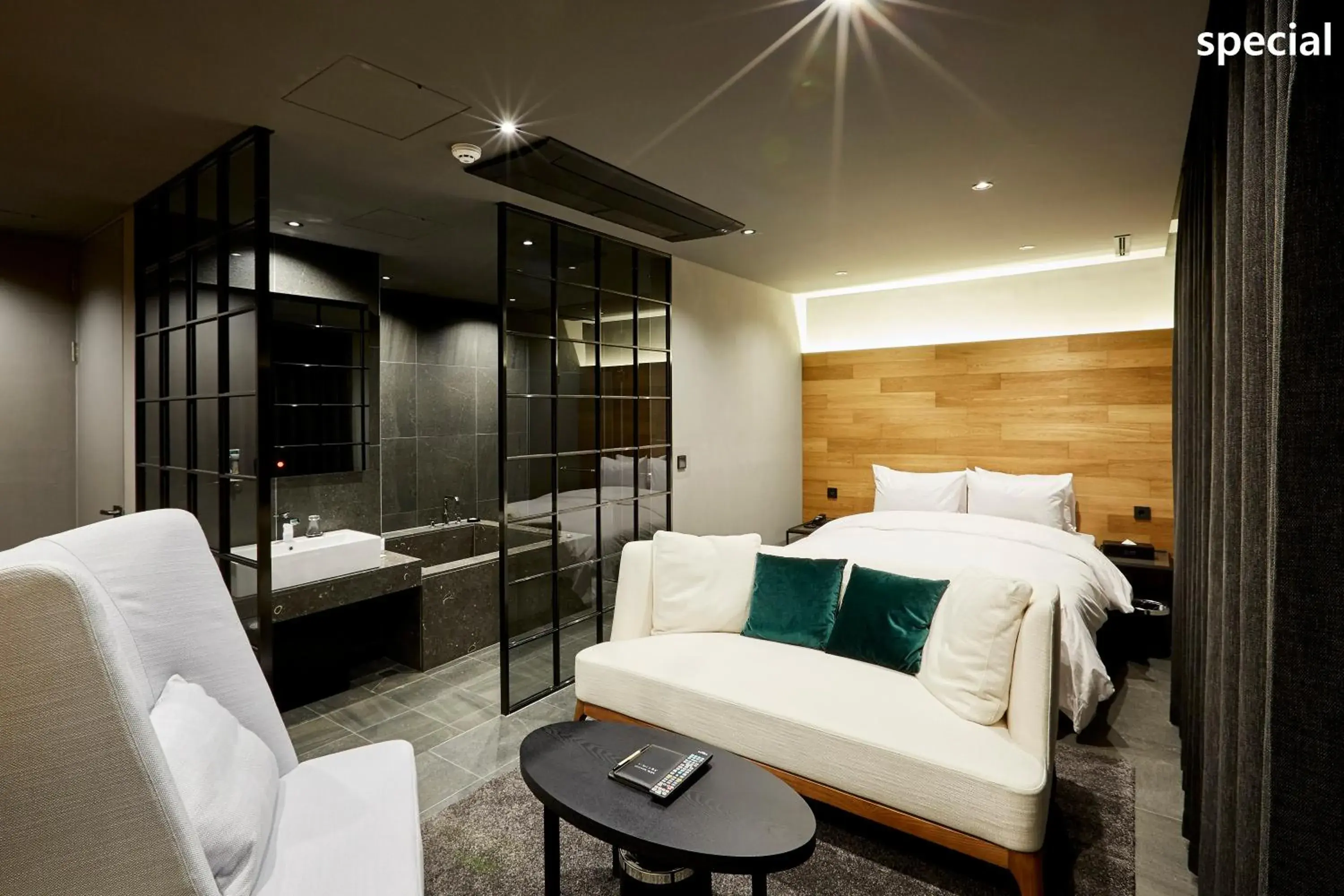 Photo of the whole room, Bed in Hotel The Artist Yeoksam Photo of the whole room, Bed in Hotel The Artist Yeoksam