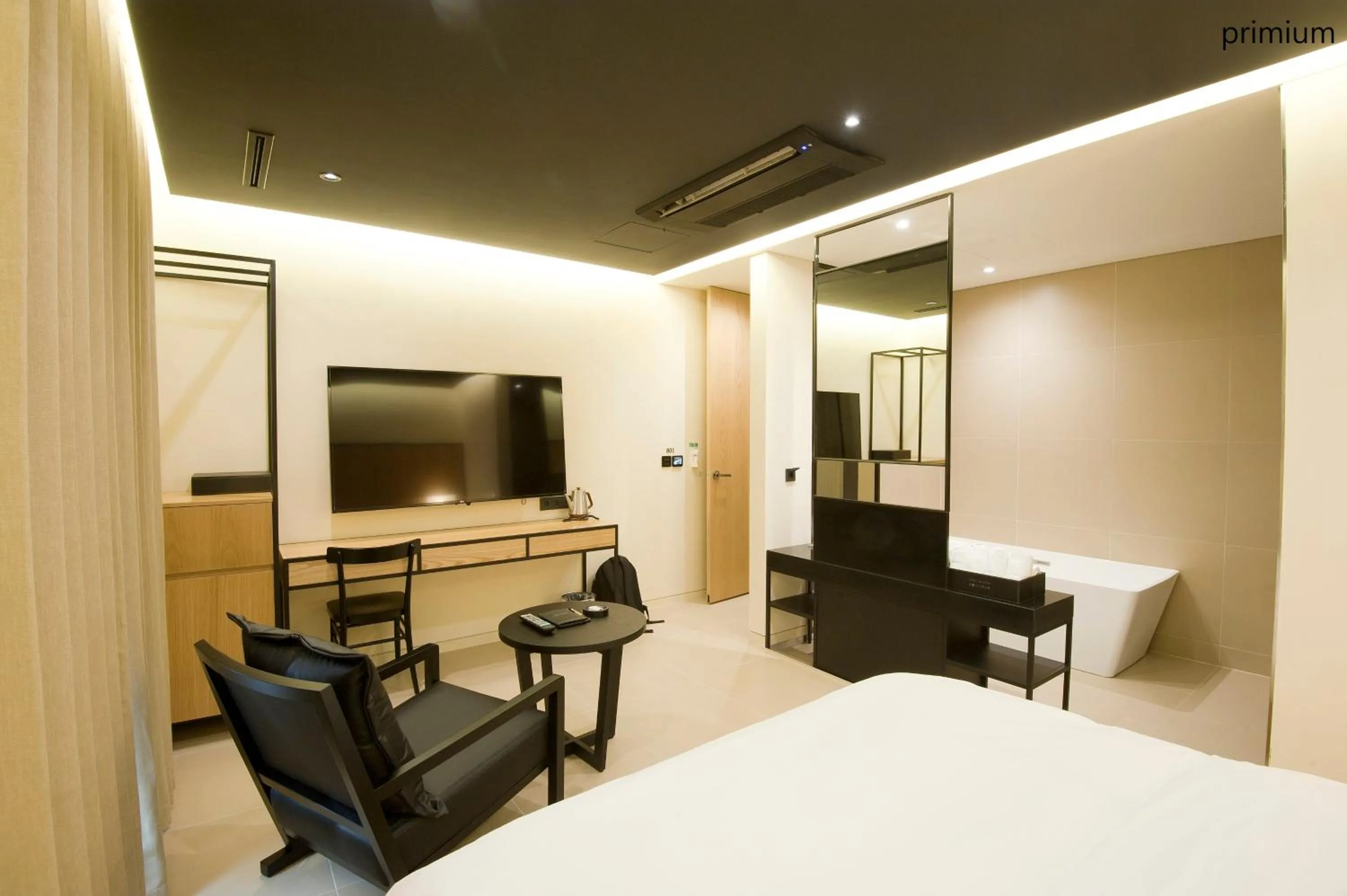 Photo of the whole room, Bed in Hotel The Artist Yeoksam